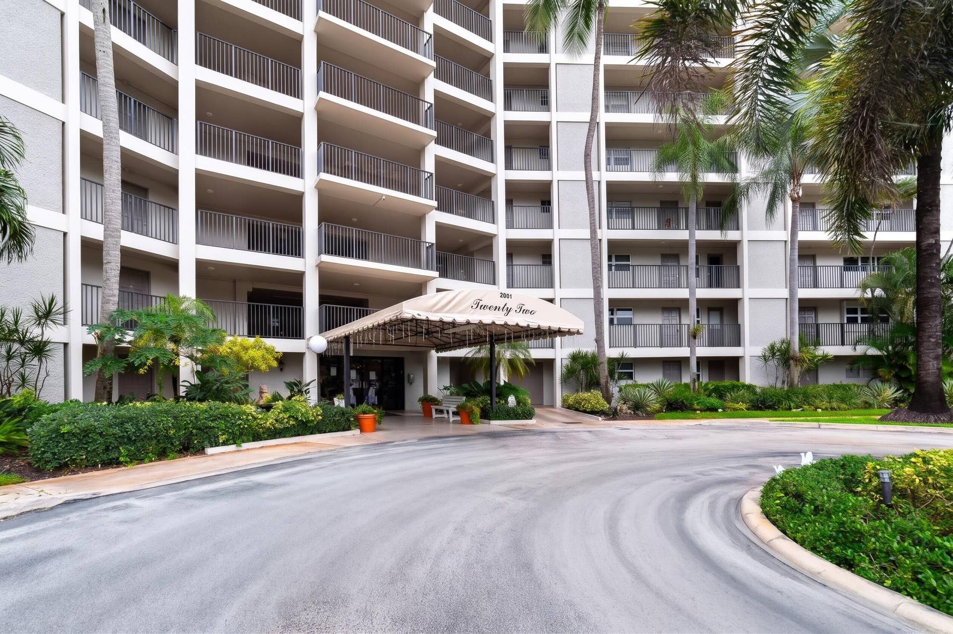 2681 S COURSE Drive, #406, Pompano Beach, FL 33069 Gemini_Generated_Image_t8t8ett8t8ett8t8