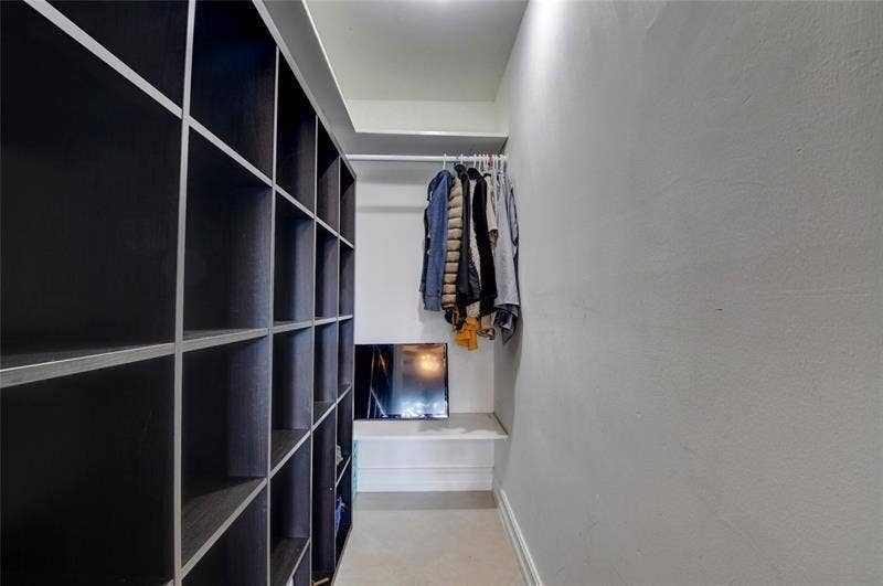 Master Bedroom Built-in walking closet