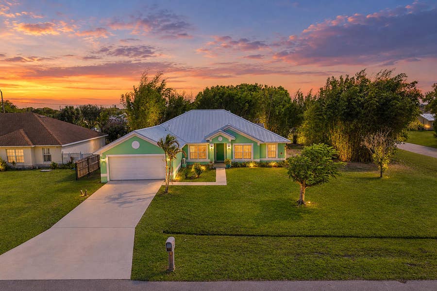 Property photo for 2001 SE DRANSON Circle, Port St Lucie, FL