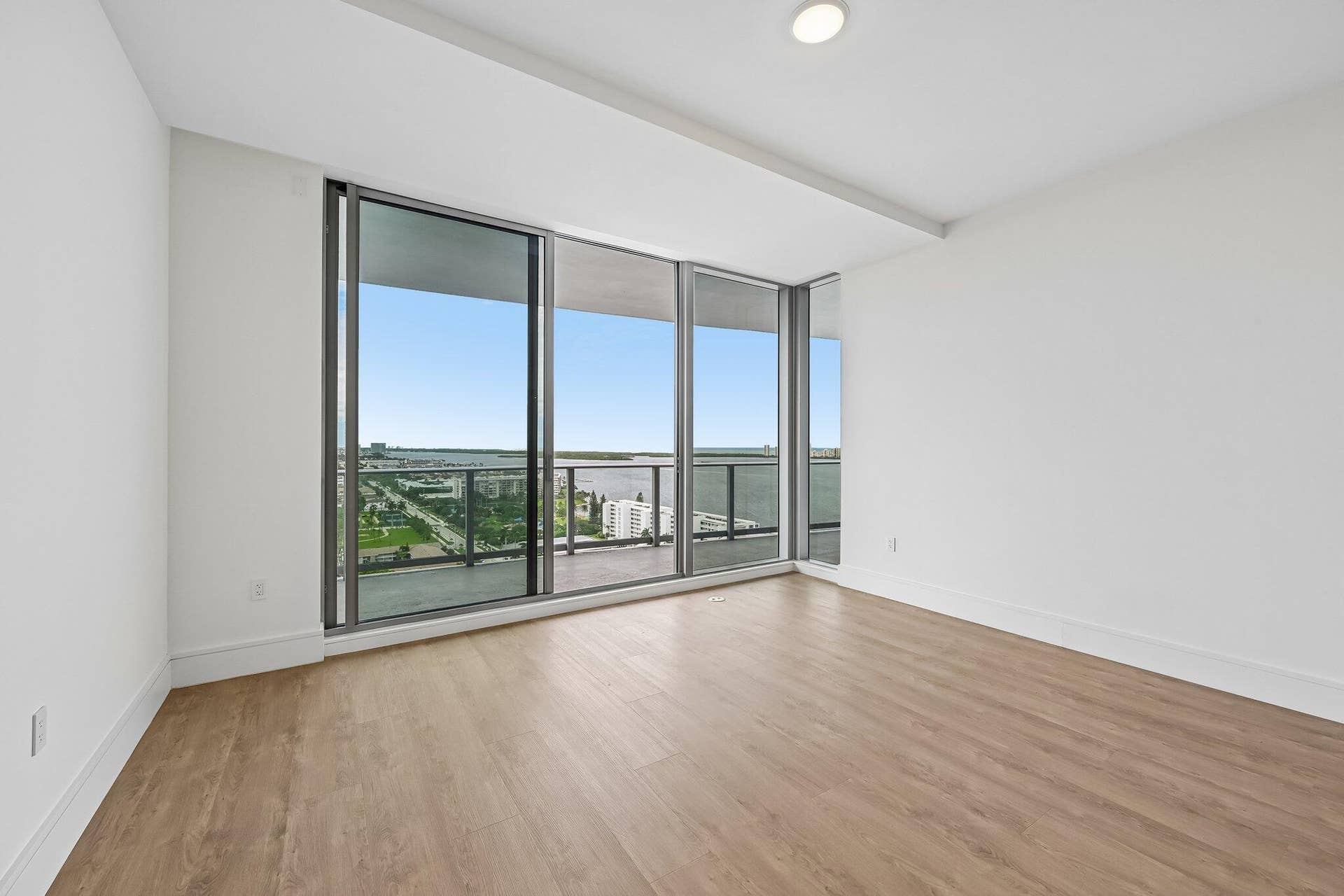 220 LAKE SHORE Drive, #1913, West Palm Beach, FL 33403 Living Area