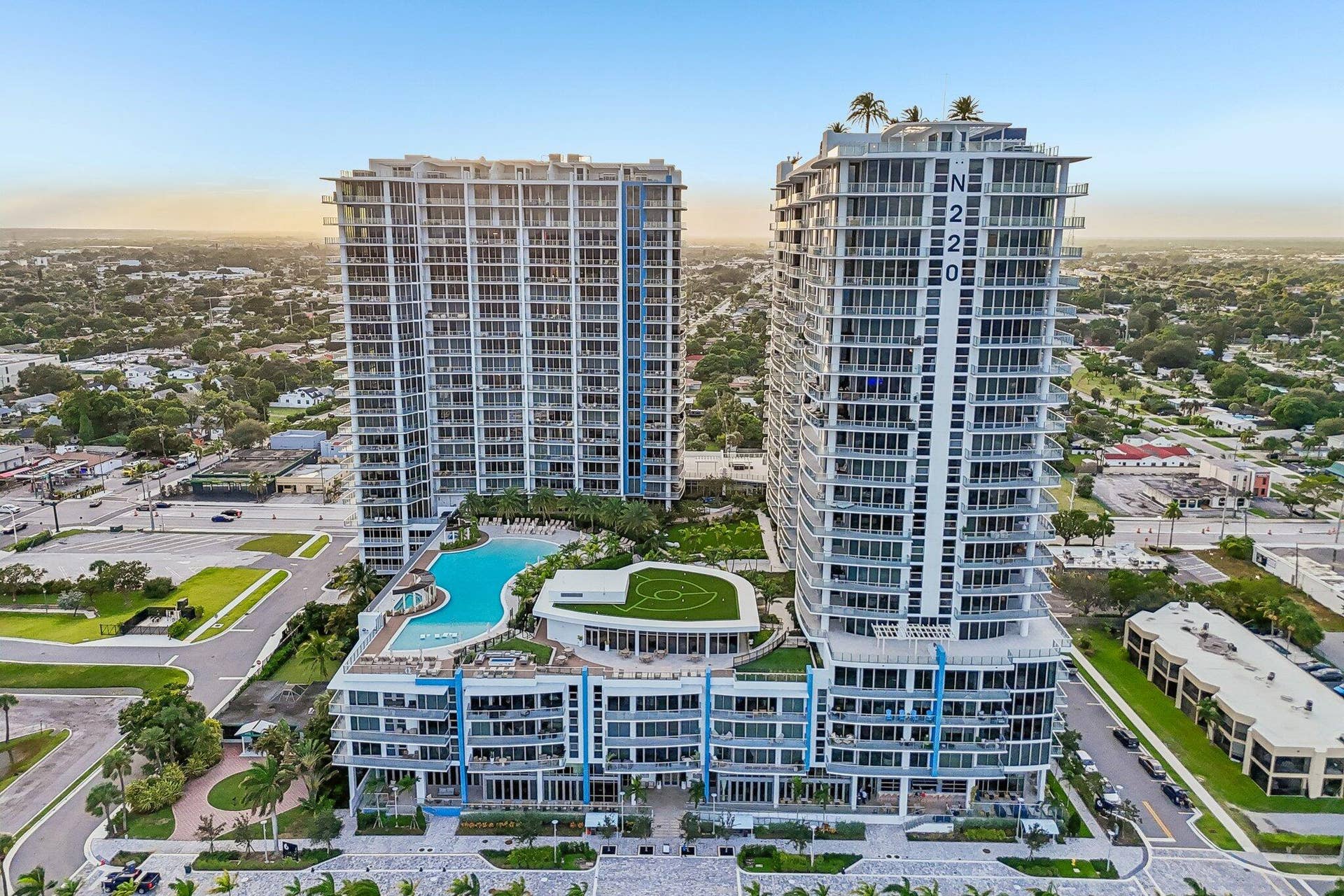 220 LAKE SHORE Drive, #1913, West Palm Beach, FL 33403 Exterior