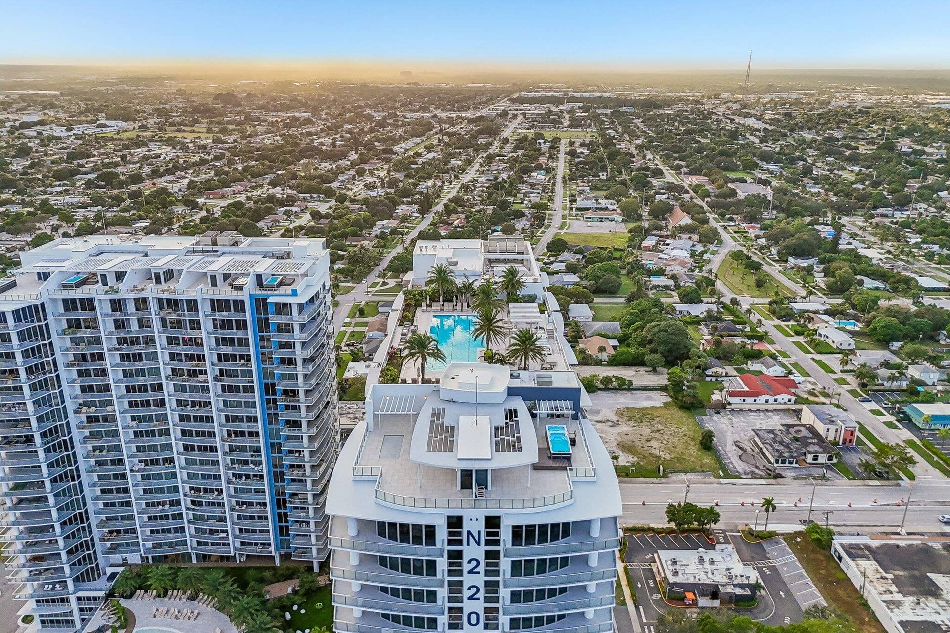 220 LAKE SHORE Drive, #1913, West Palm Beach, FL 33403 Exterior