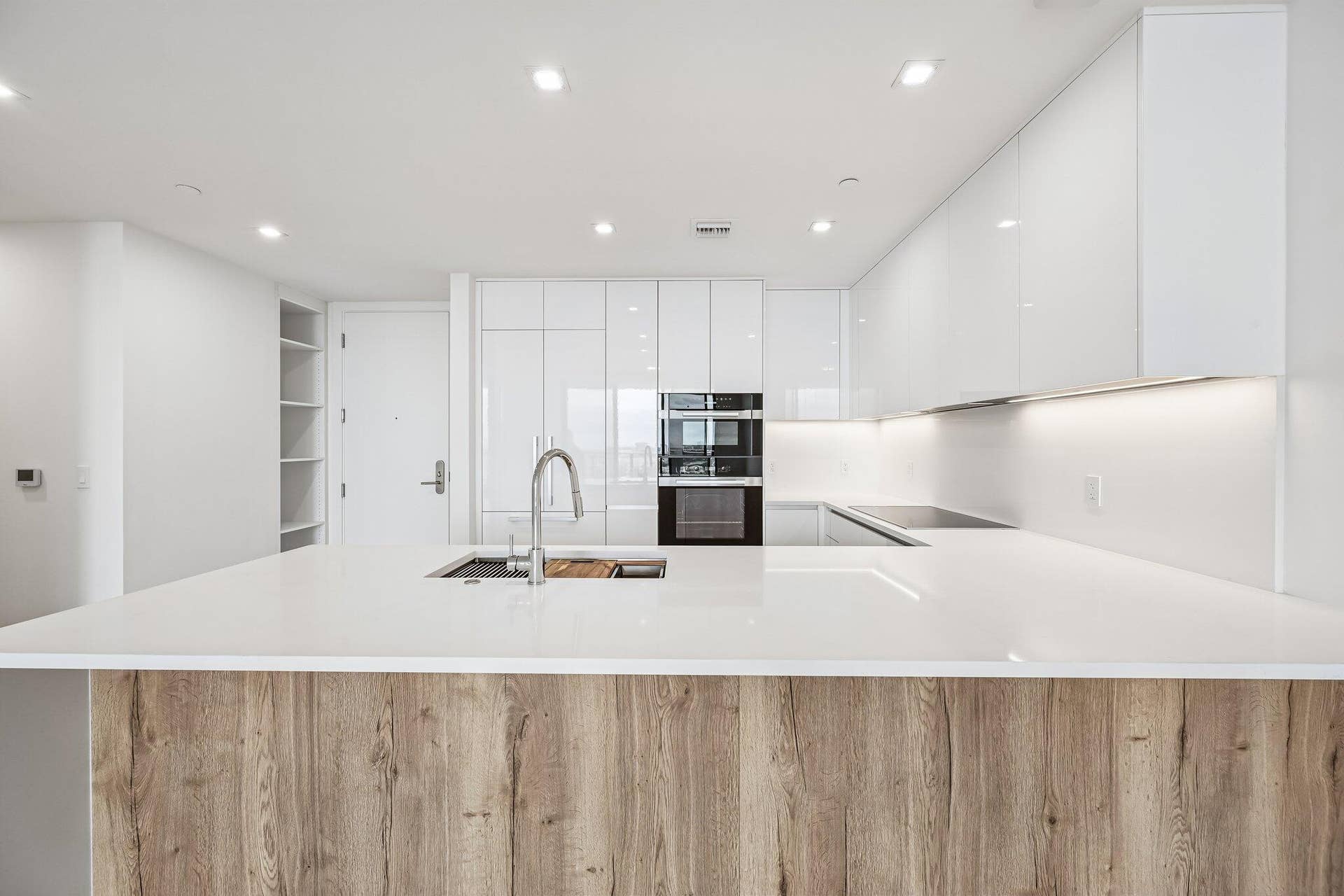 220 LAKE SHORE Drive, #1913, West Palm Beach, FL 33403 Kitchen