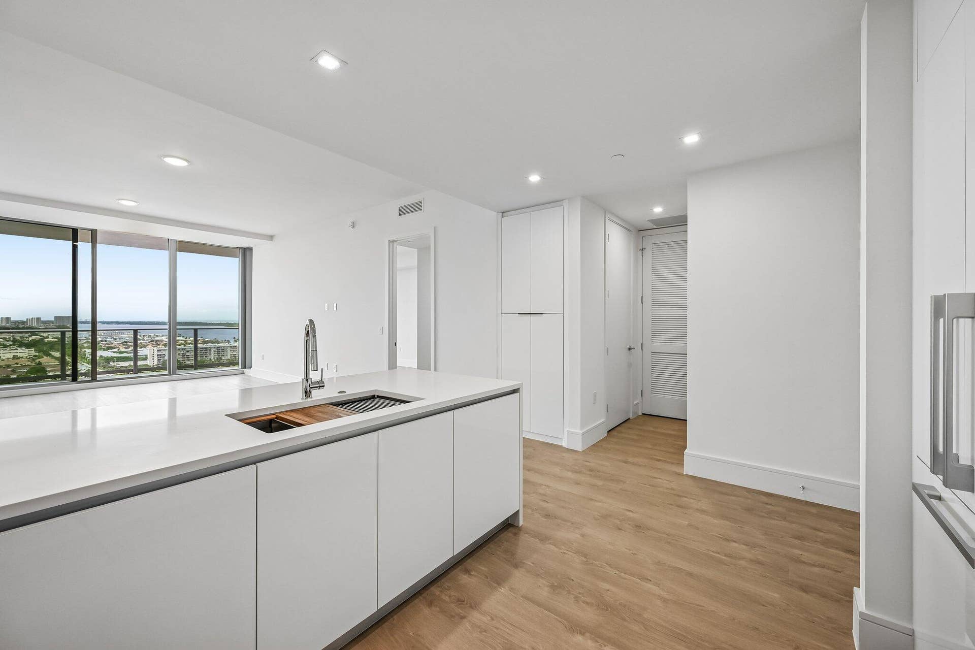 220 LAKE SHORE Drive, #1913, West Palm Beach, FL 33403 Kitchen
