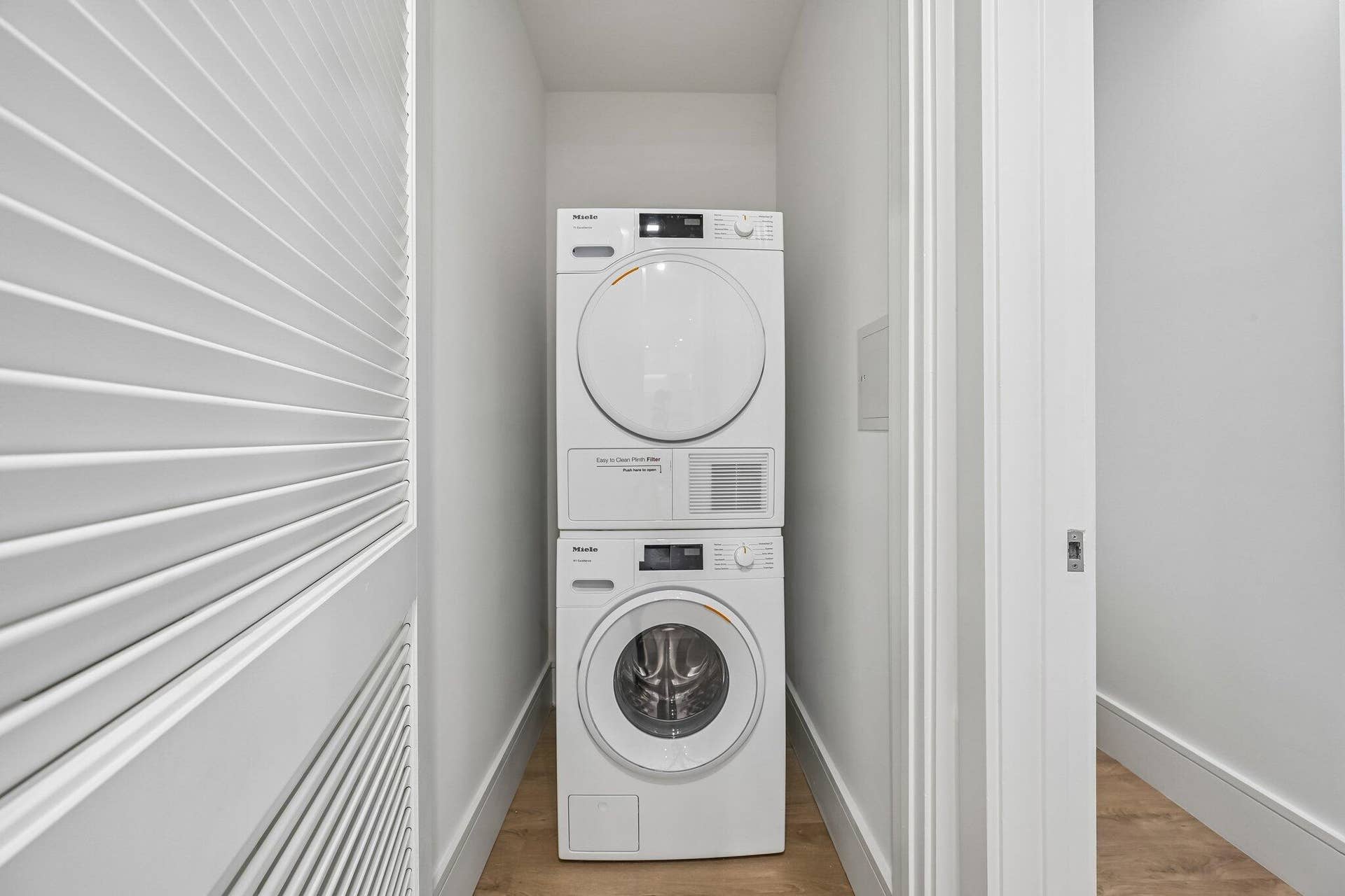 220 LAKE SHORE Drive, #1913, West Palm Beach, FL 33403 Laundry