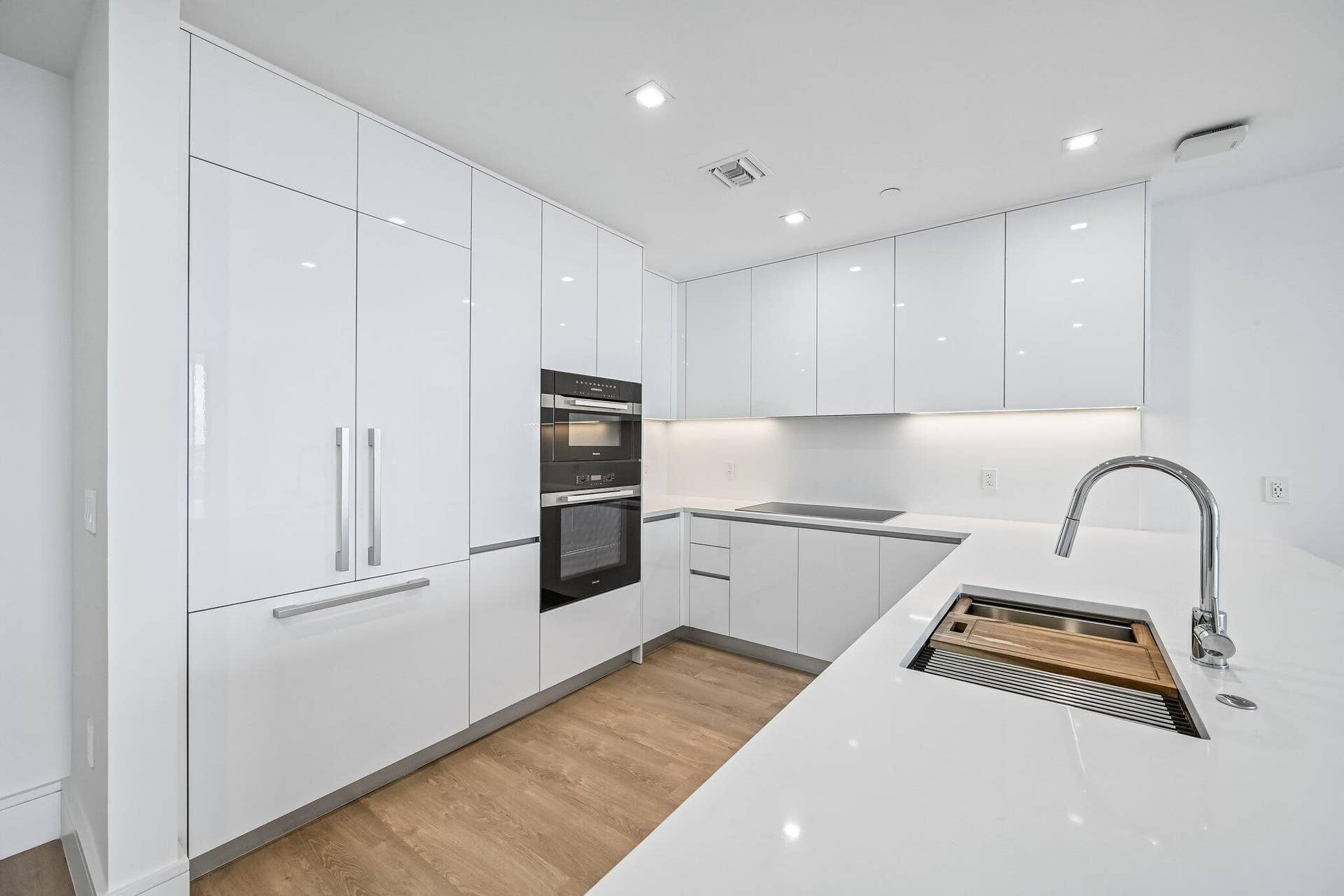 220 LAKE SHORE Drive, #1913, West Palm Beach, FL 33403 Kitchen