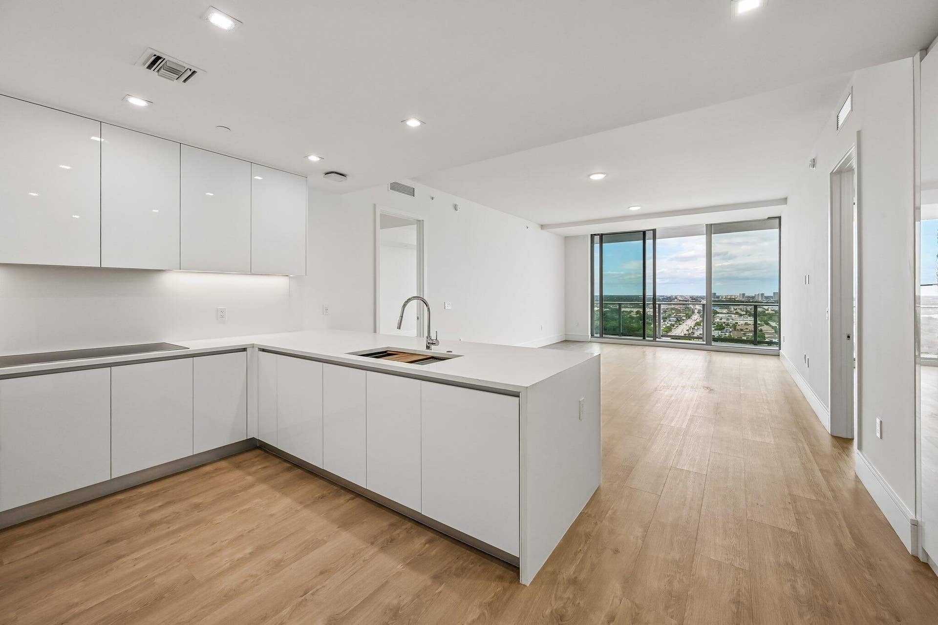 220 LAKE SHORE Drive, #1913, West Palm Beach, FL 33403 Kitchen