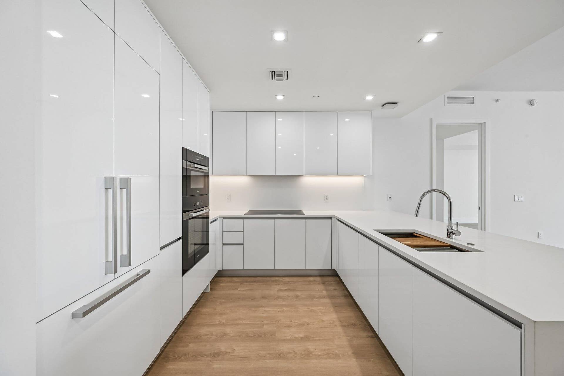 220 LAKE SHORE Drive, #1913, West Palm Beach, FL 33403 Kitchen