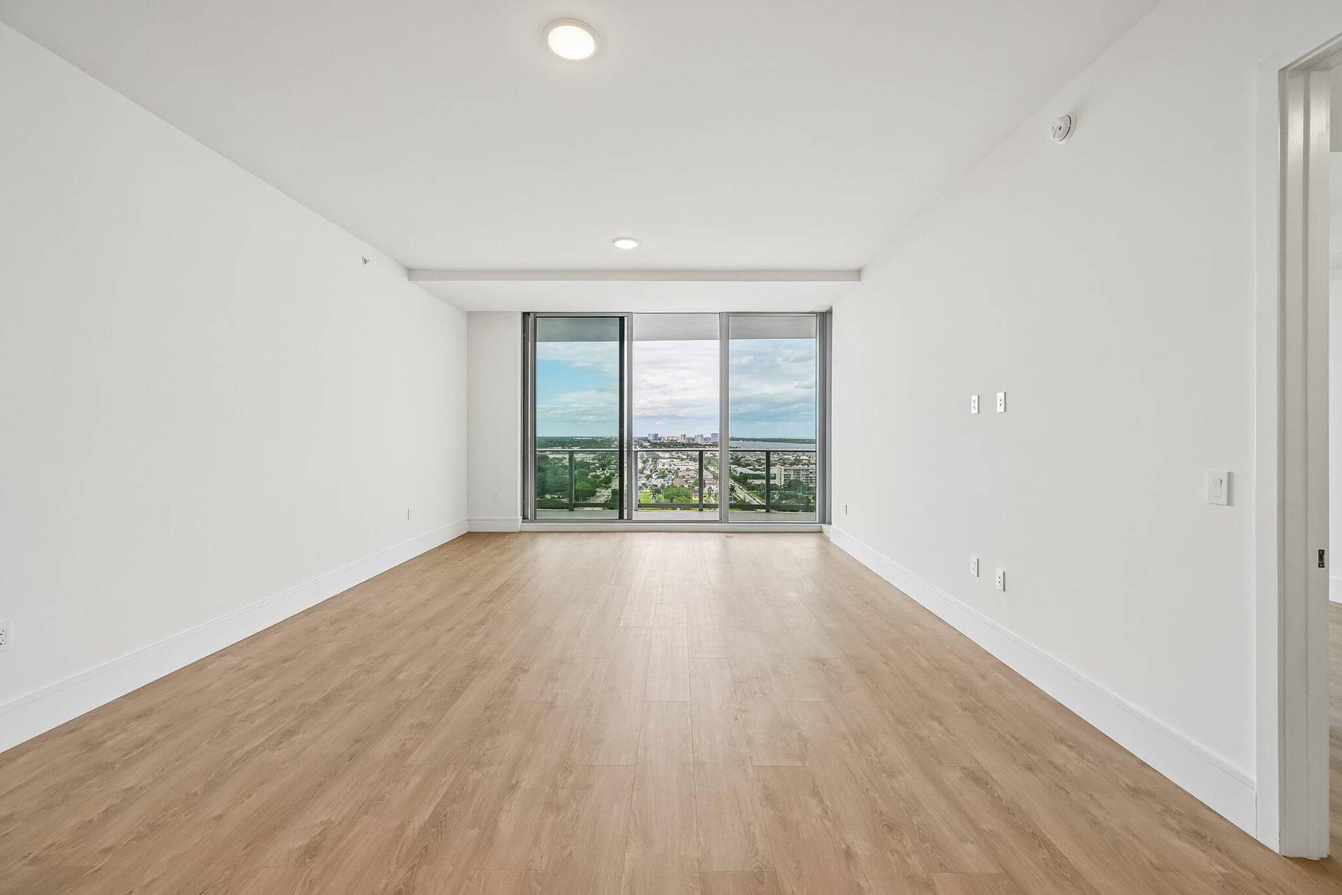220 LAKE SHORE Drive, #1913, West Palm Beach, FL 33403 Living Area
