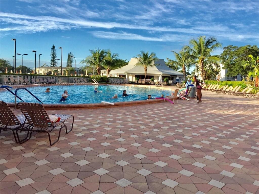 259 Fanshaw G, Boca Raton, FL 33434 Heated Pool
