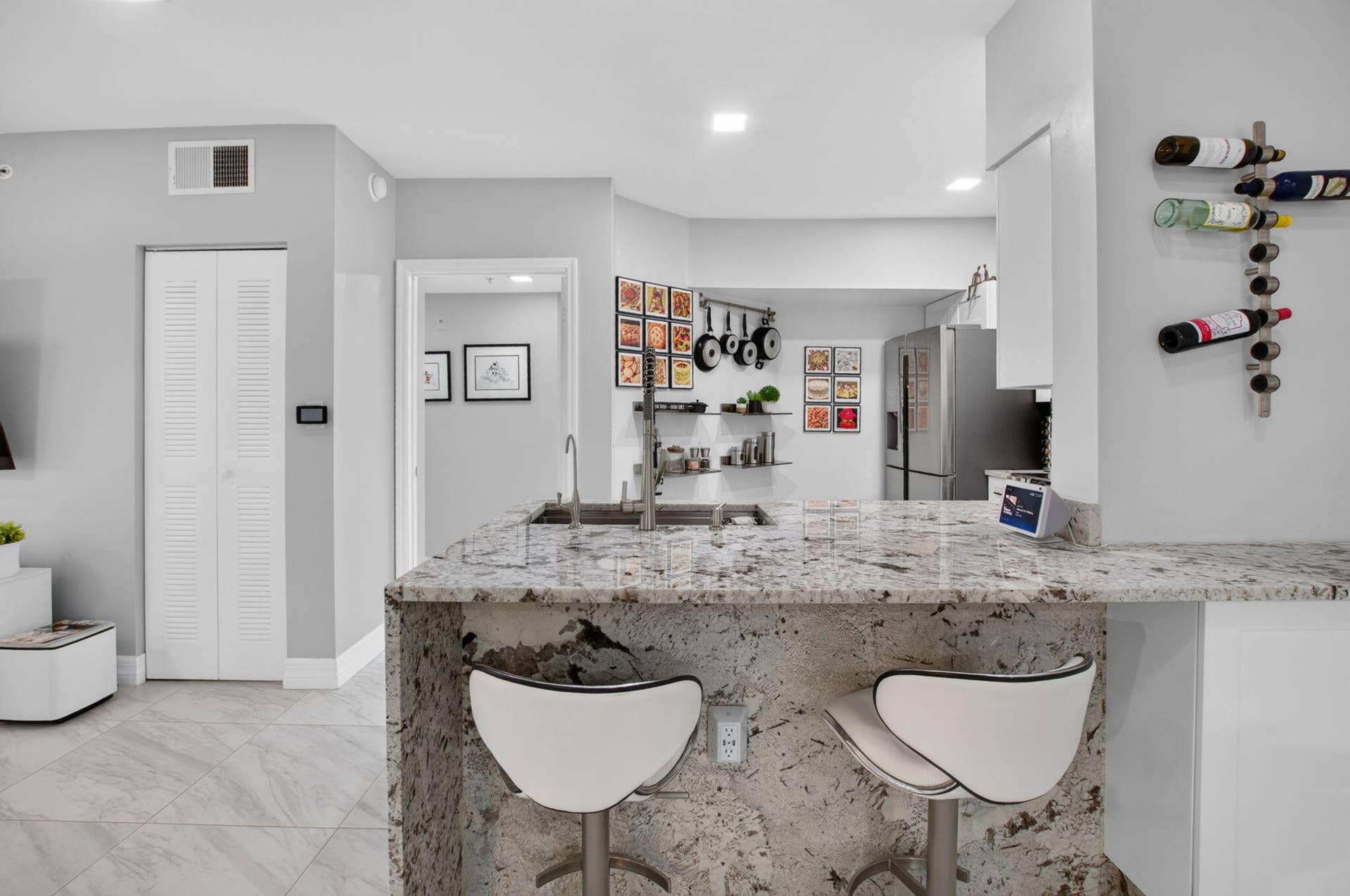 2109 TUSCANY Way, #109, Boynton Beach, FL 33435 Perfect for Casual Dining & Entertaining