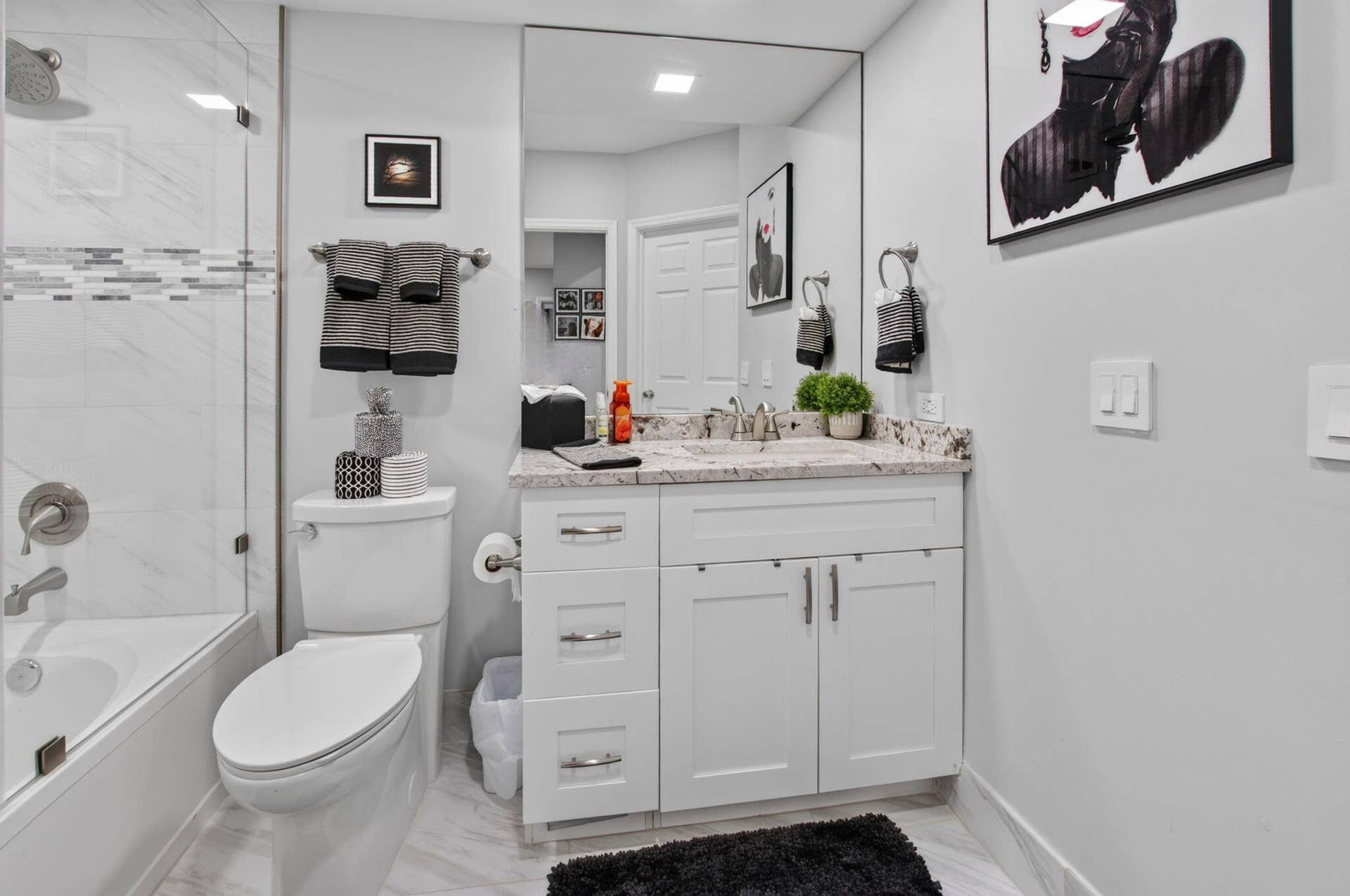 2109 TUSCANY Way, #109, Boynton Beach, FL 33435 Updated Guest Bath with Granite Vanity