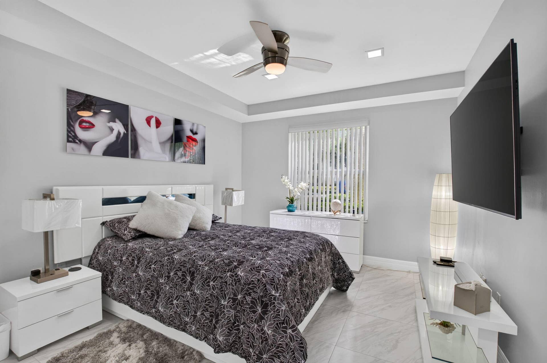 2109 TUSCANY Way, #109, Boynton Beach, FL 33435 Equipped with a Tv and a Sound Bar