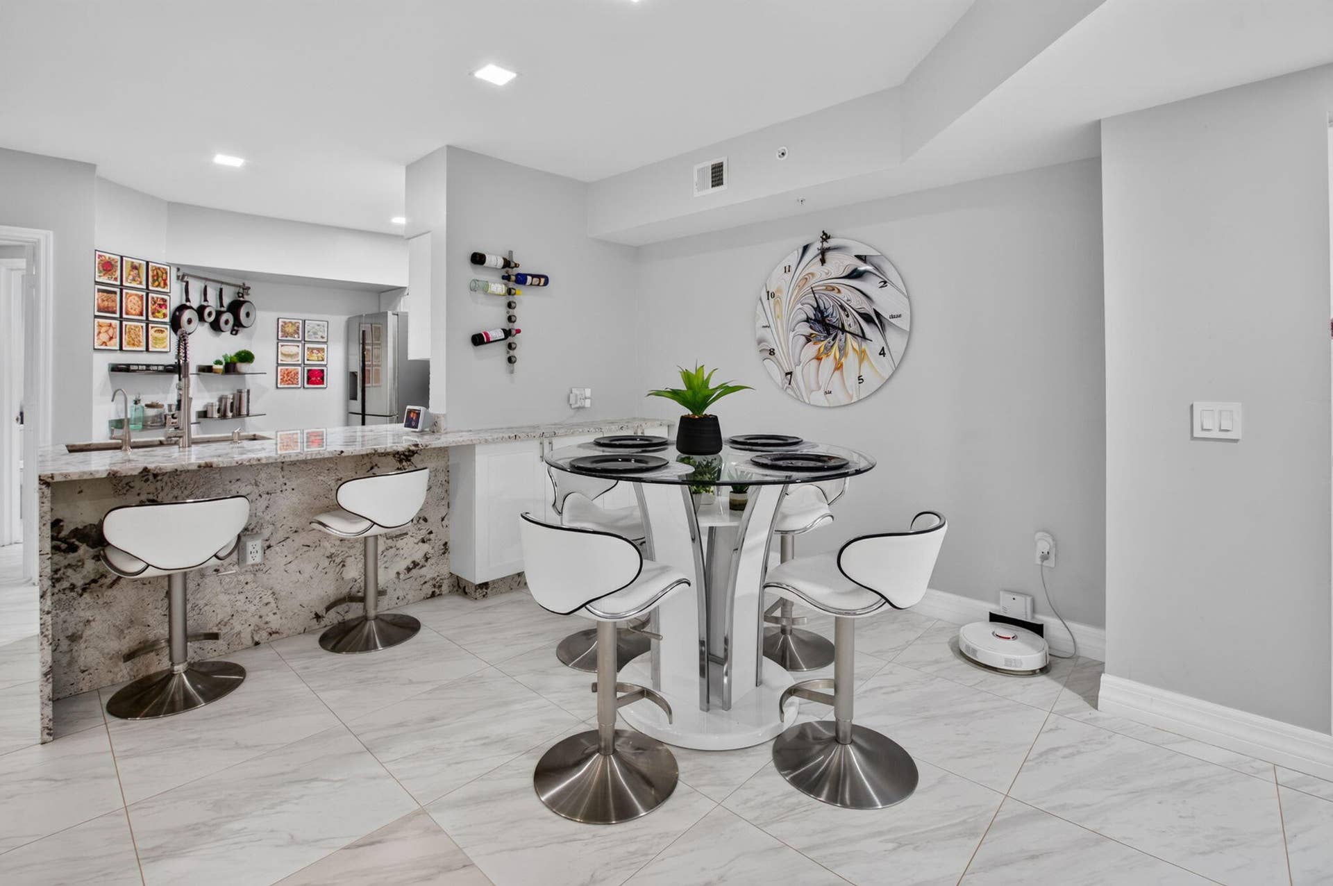 2109 TUSCANY Way, #109, Boynton Beach, FL 33435 Stylish Dining & Granite Breakfast Bar
