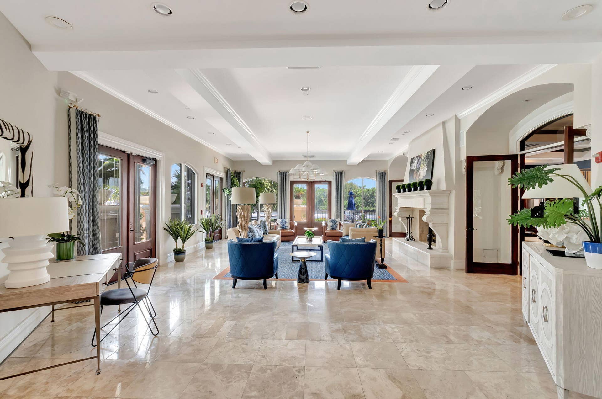 2109 TUSCANY Way, #109, Boynton Beach, FL 33435 Beautifully Appointed Social Lounge