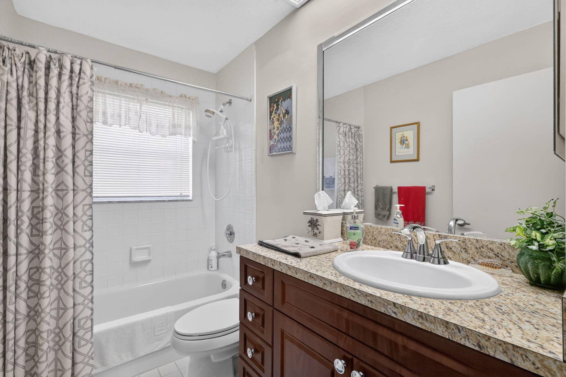 8045 Clear Shores Circle, Delray Beach, FL 33446 Guest bathroom