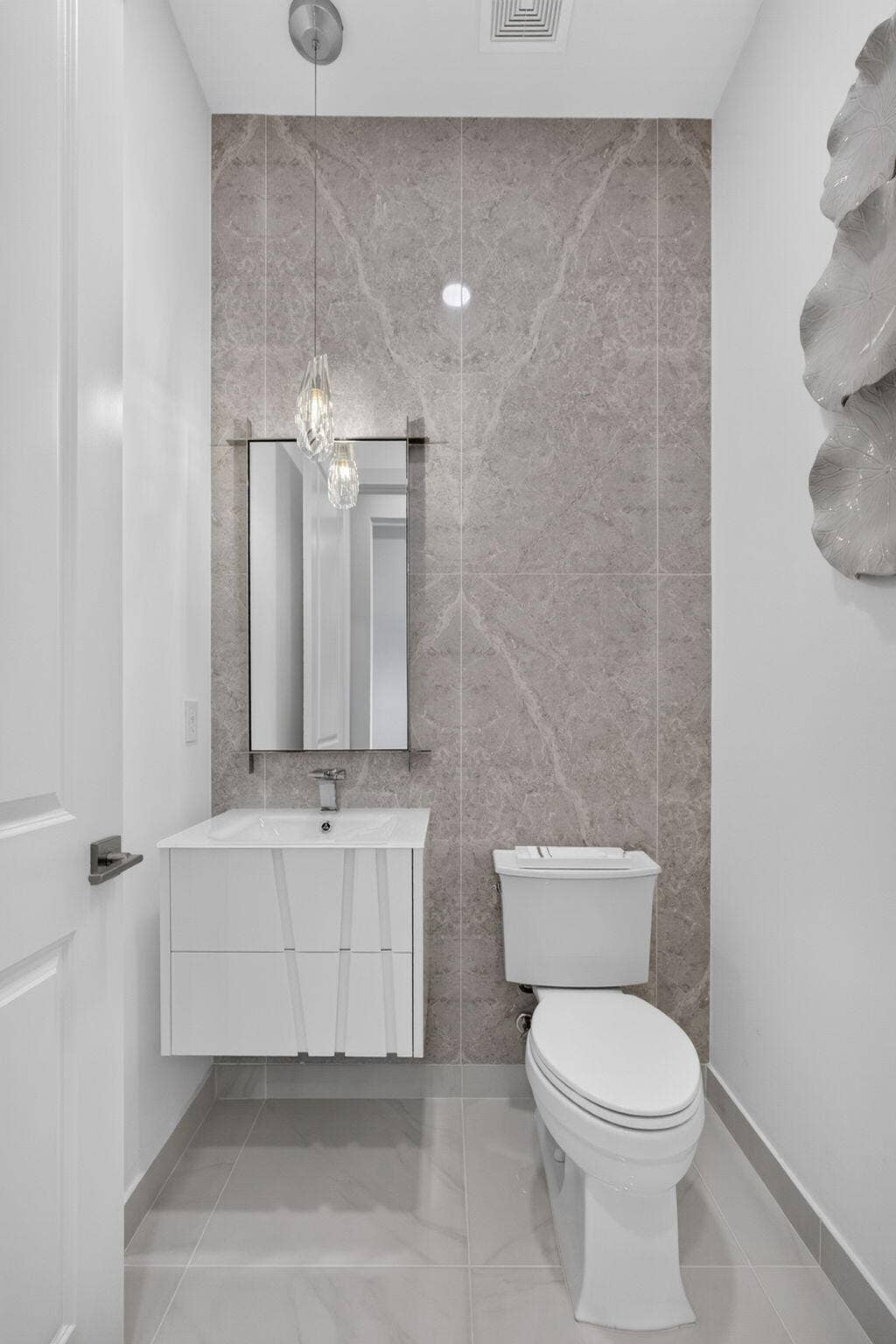 9934 Timber Creek Way, Palm Beach Gardens, FL 33412 Powder Room