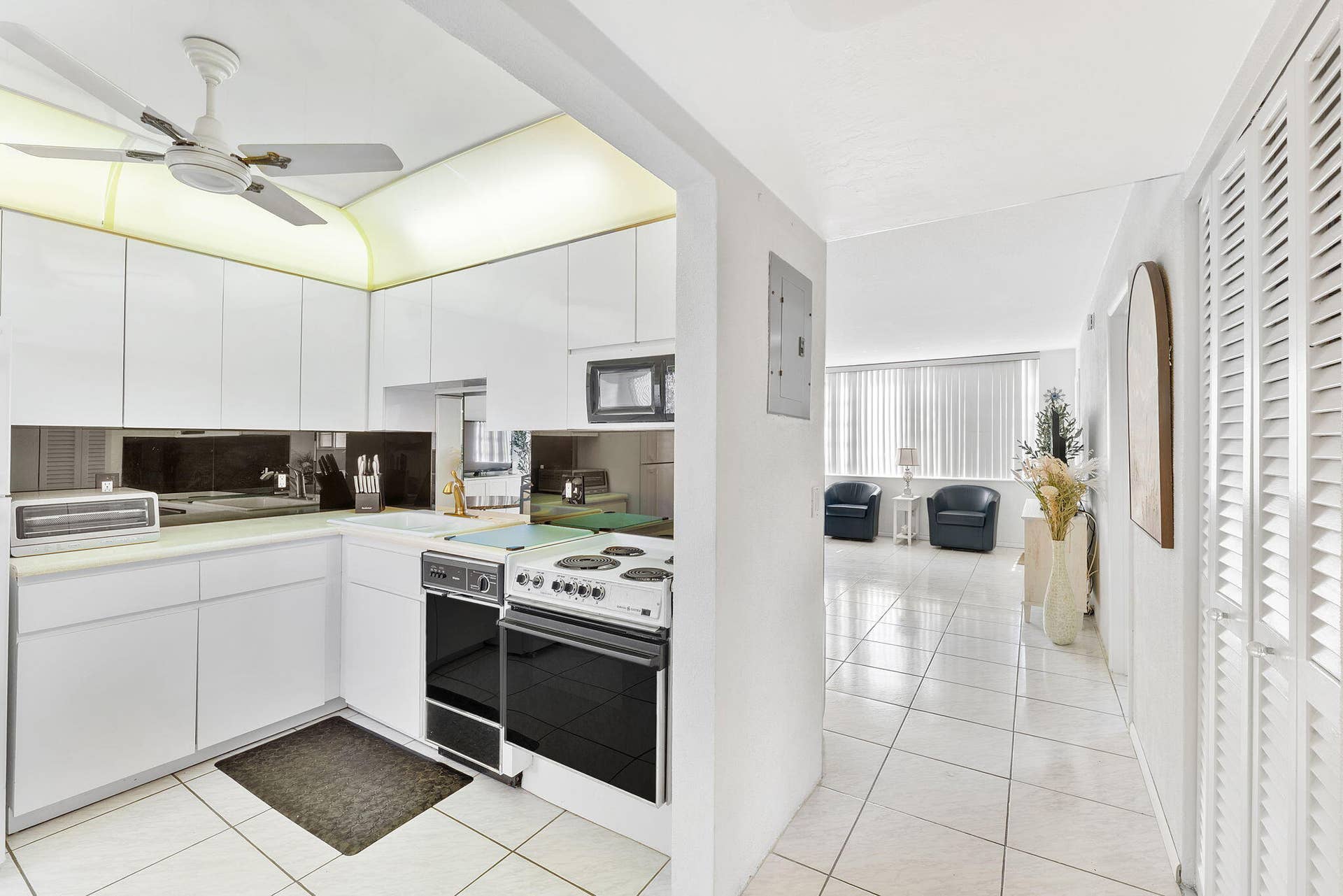 1889 S Ocean Drive, #203, Hallandale Beach, FL 33009 21-web-or-mls-DSC04941