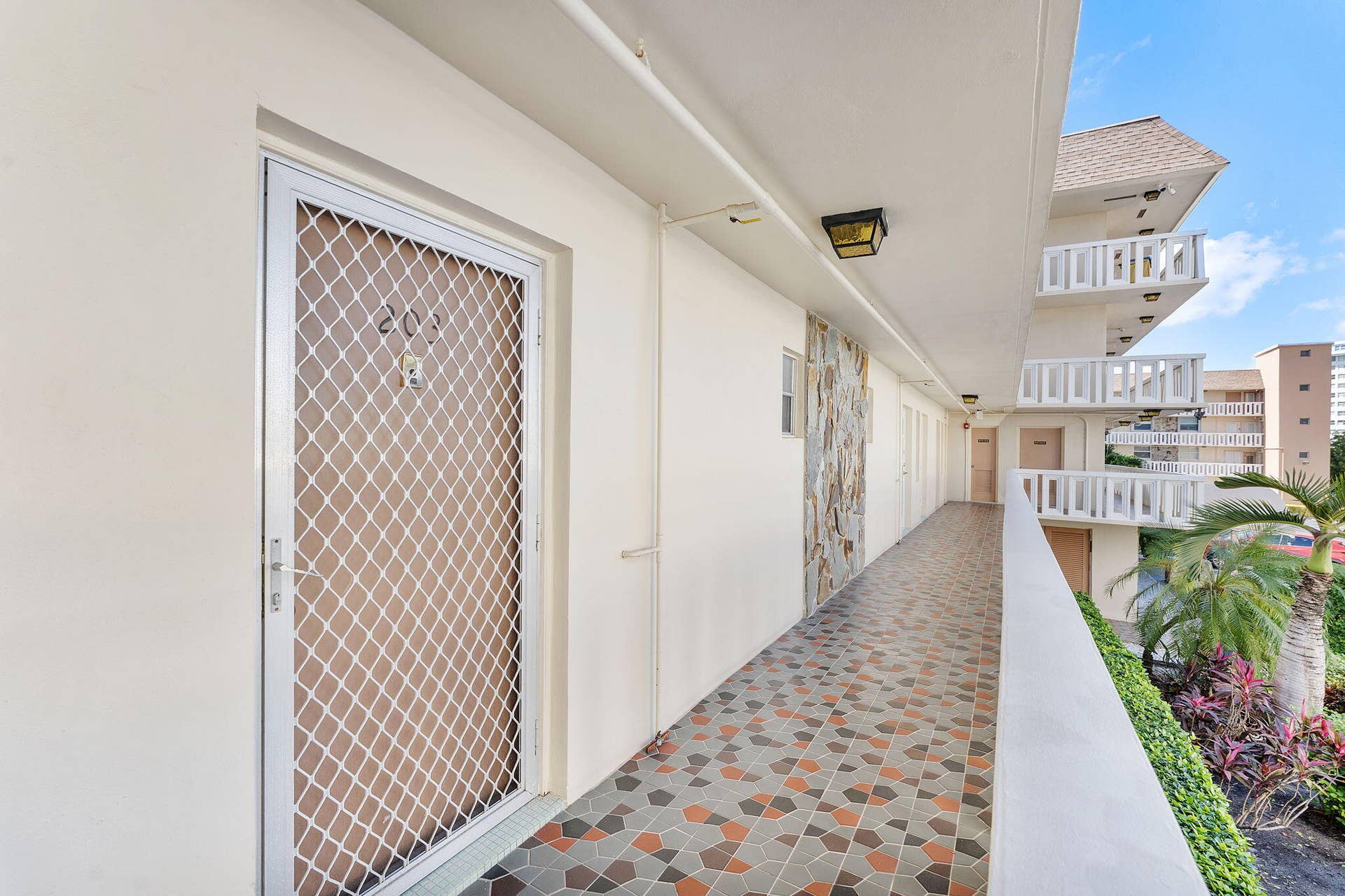 1889 S Ocean Drive, #203, Hallandale Beach, FL 33009 26-web-or-mls-DSC04965