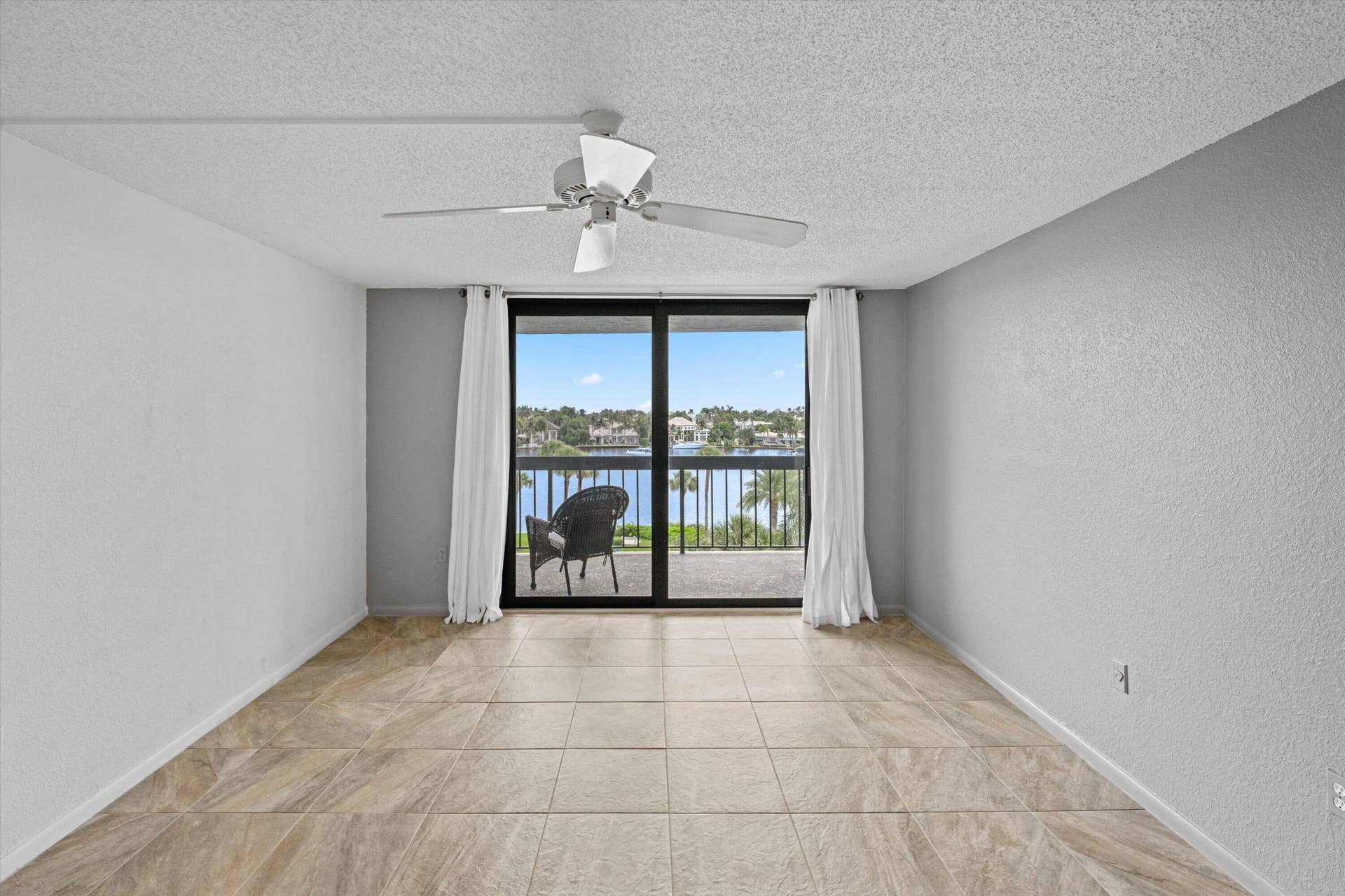 611 SE 7TH Street, #PH-5, Delray Beach, FL 33483 Primary Bedroom