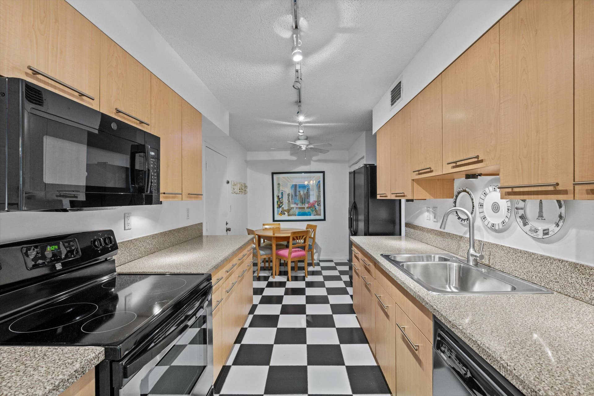 611 SE 7TH Street, #PH-5, Delray Beach, FL 33483 Kitchen