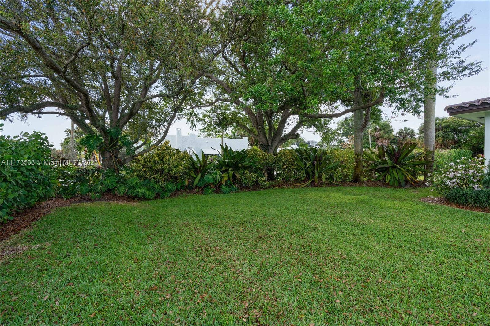 330 CENTER Street, Jupiter, FL 33458 Photo 57 Front Yard Side Angle
