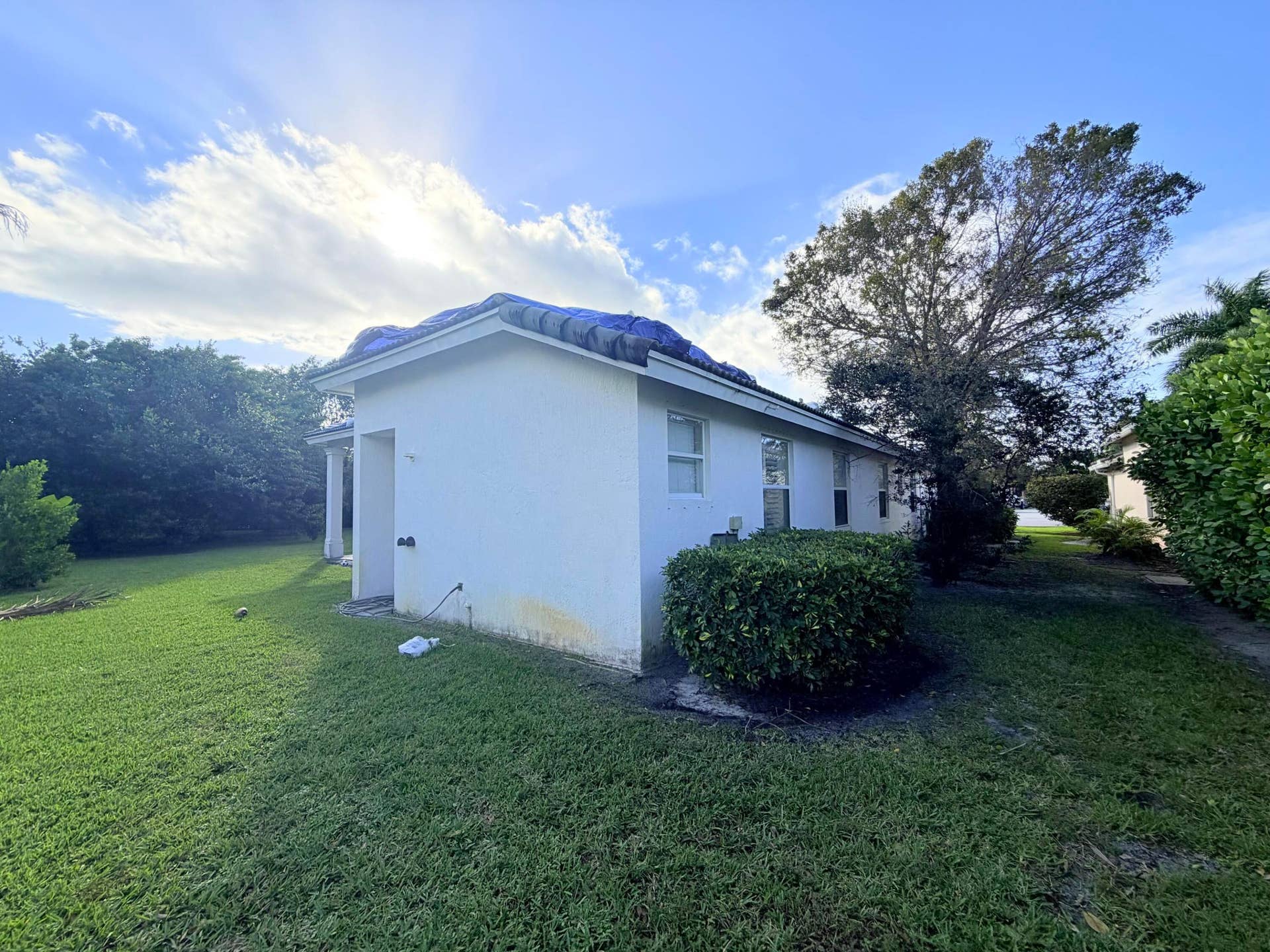 11779 OSPREY POINT Circle, Wellington, FL 33449 side yard