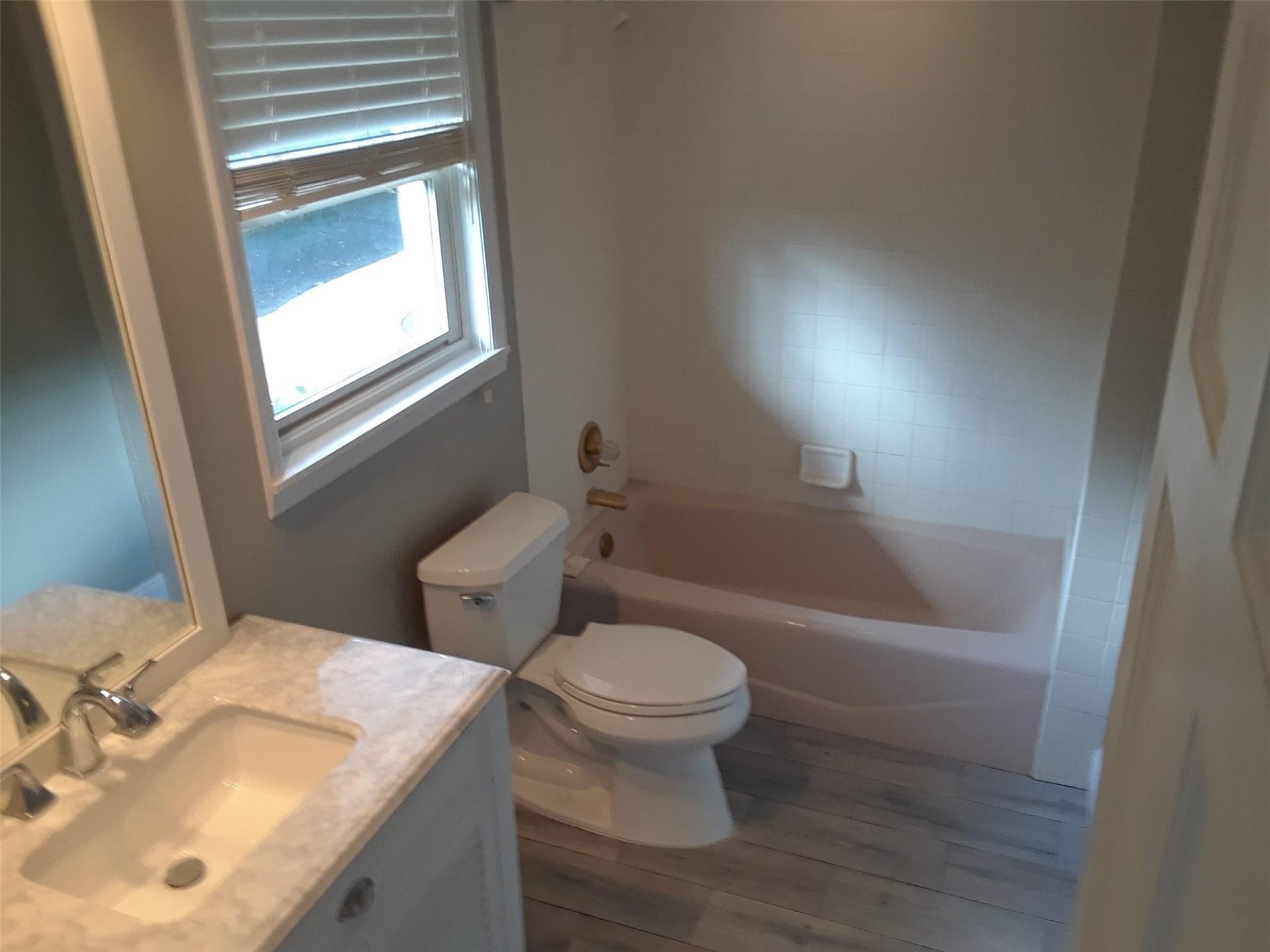 2330 NE 33RD Street, Lighthouse Point, Lighthouse Point, FL 33064 2nd bedroom has tub shower