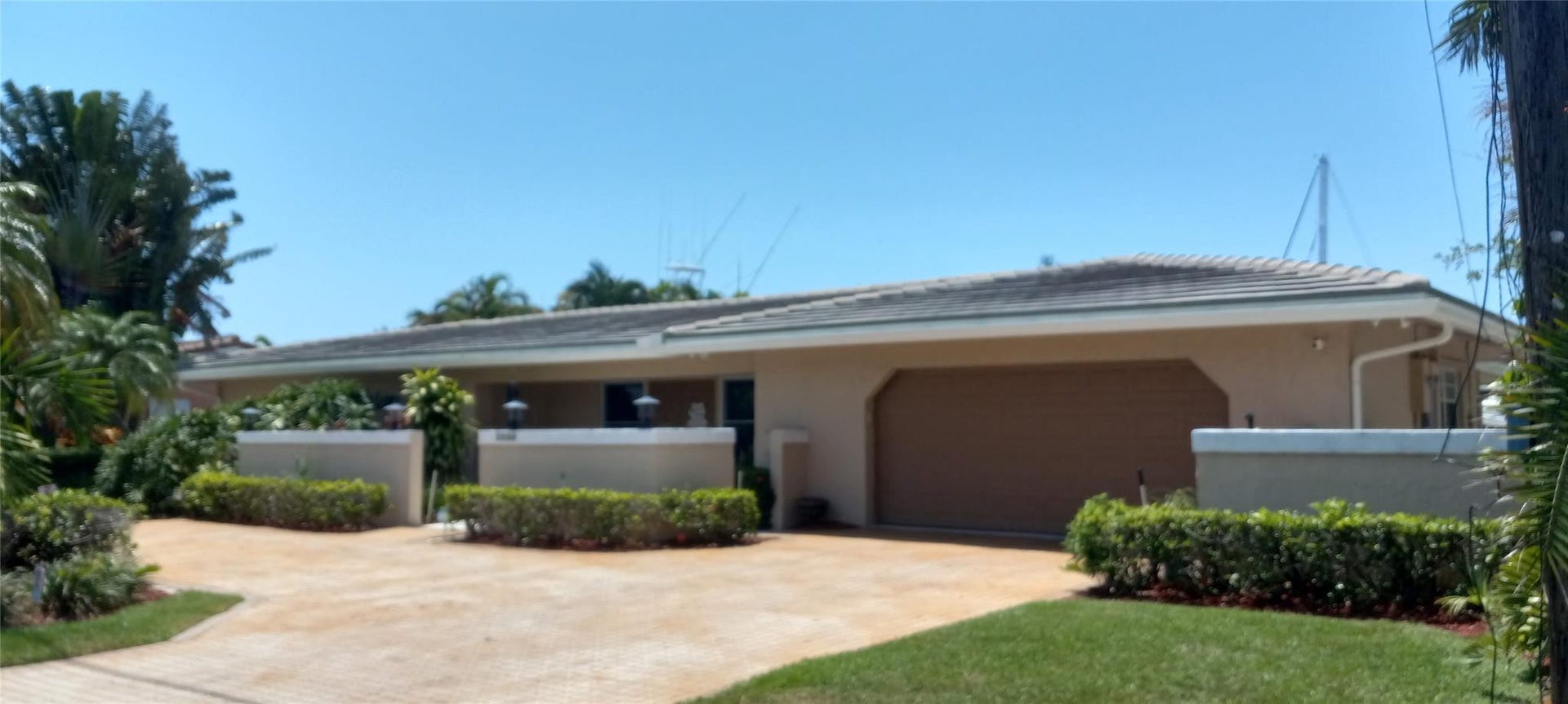 2330 NE 33RD Street, Lighthouse Point, Lighthouse Point, FL 33064 Paver circular drive and entry courtyard
