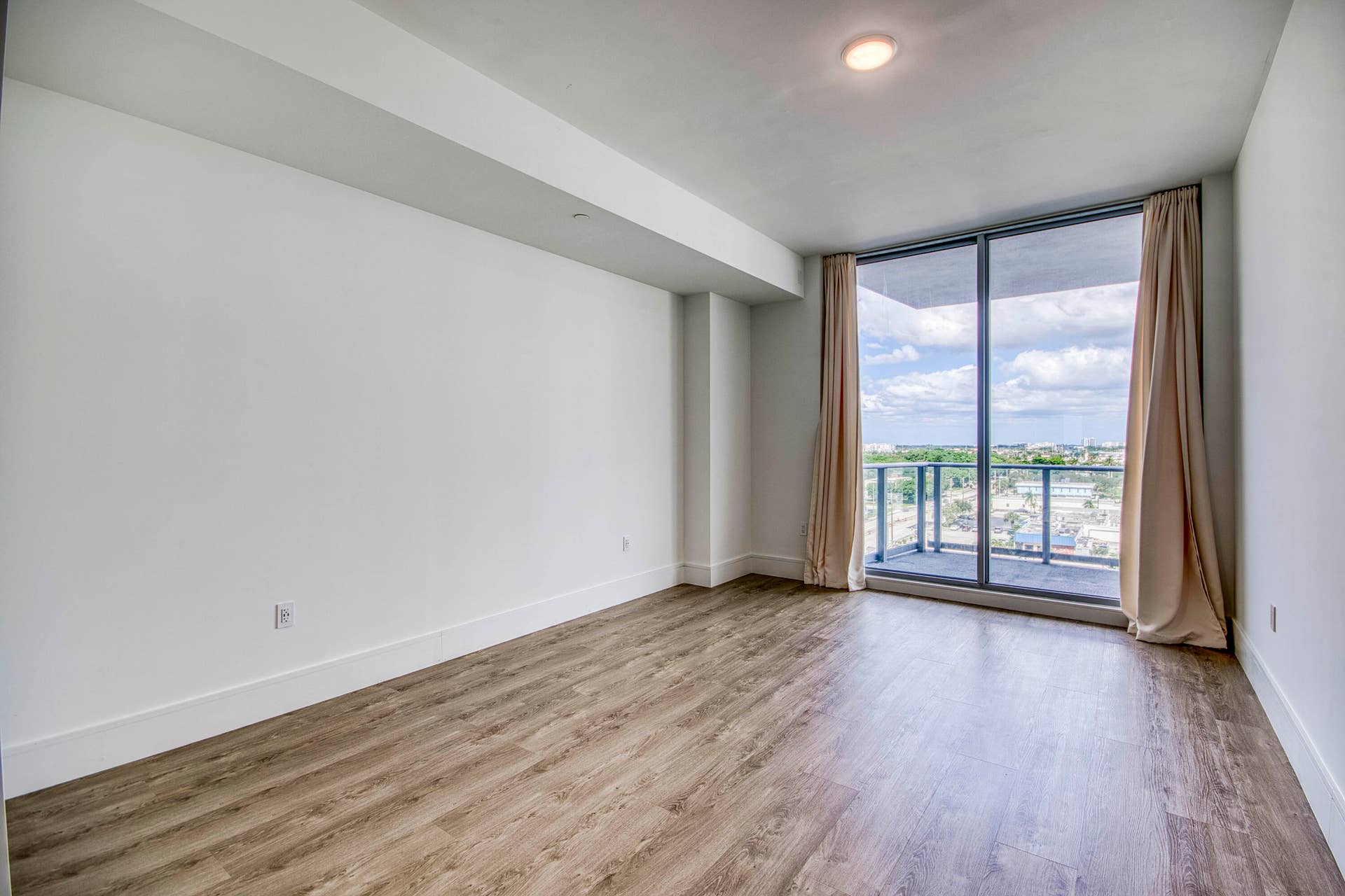 220 Lake Shore Drive, #813, West Palm Beach, FL 33403 Primary Suite