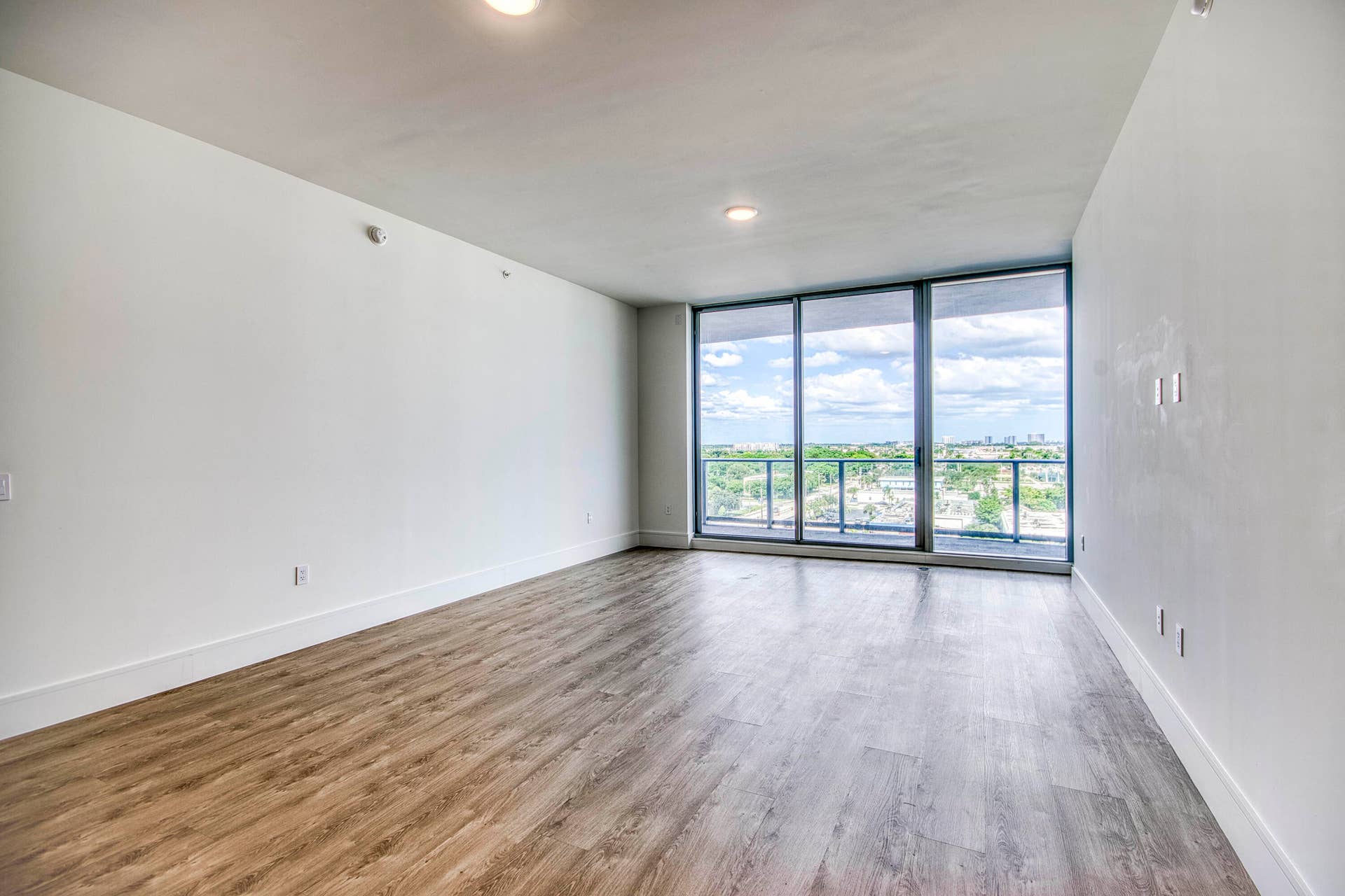 220 Lake Shore Drive, #813, West Palm Beach, FL 33403 Great Room