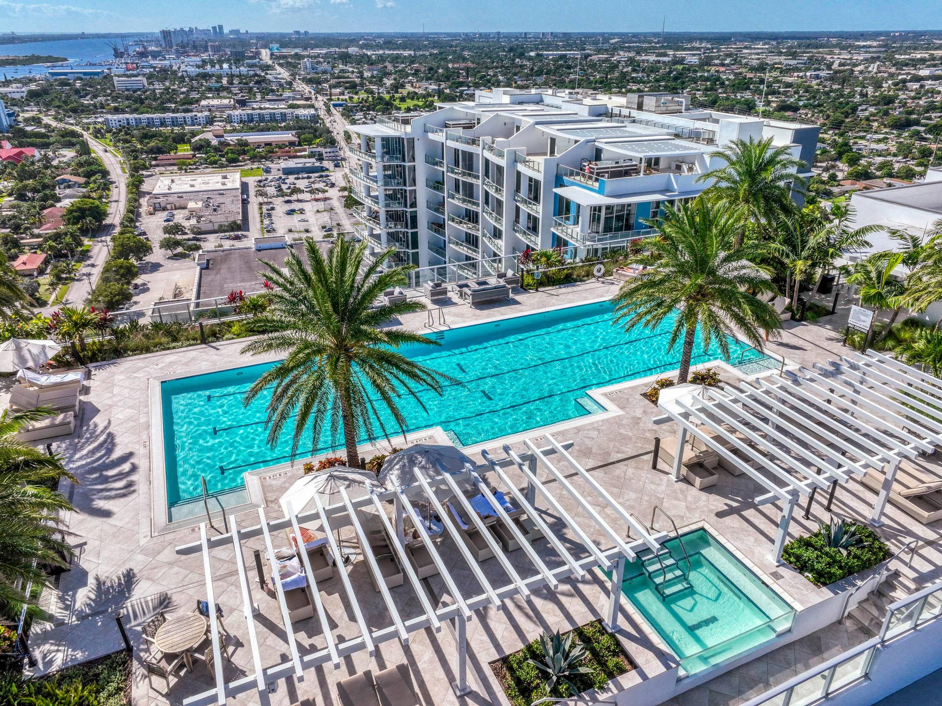 220 Lake Shore Drive, #813, West Palm Beach, FL 33403 Rooftop Pool and Spa