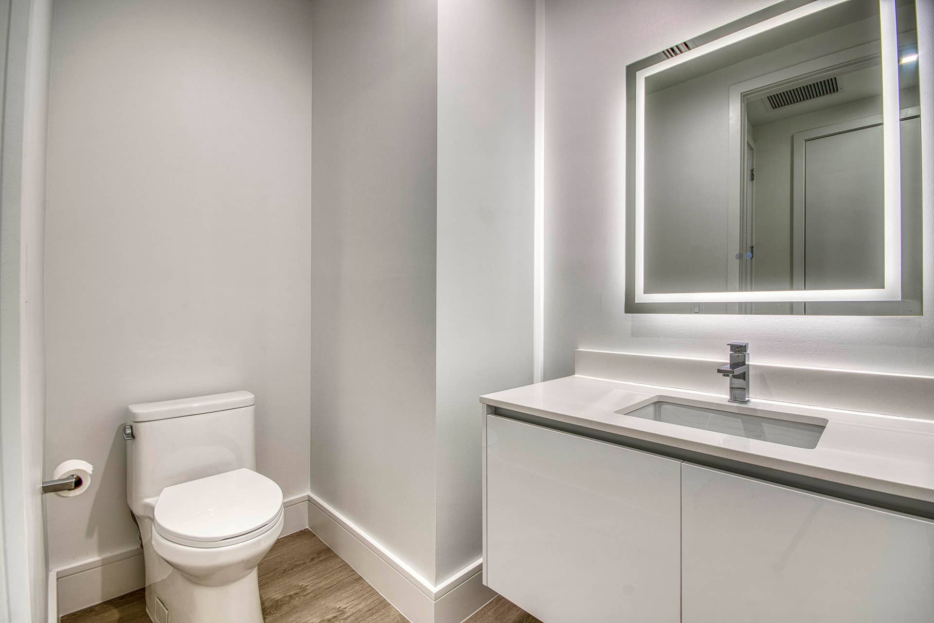 220 Lake Shore Drive, #813, West Palm Beach, FL 33403 Powder Room