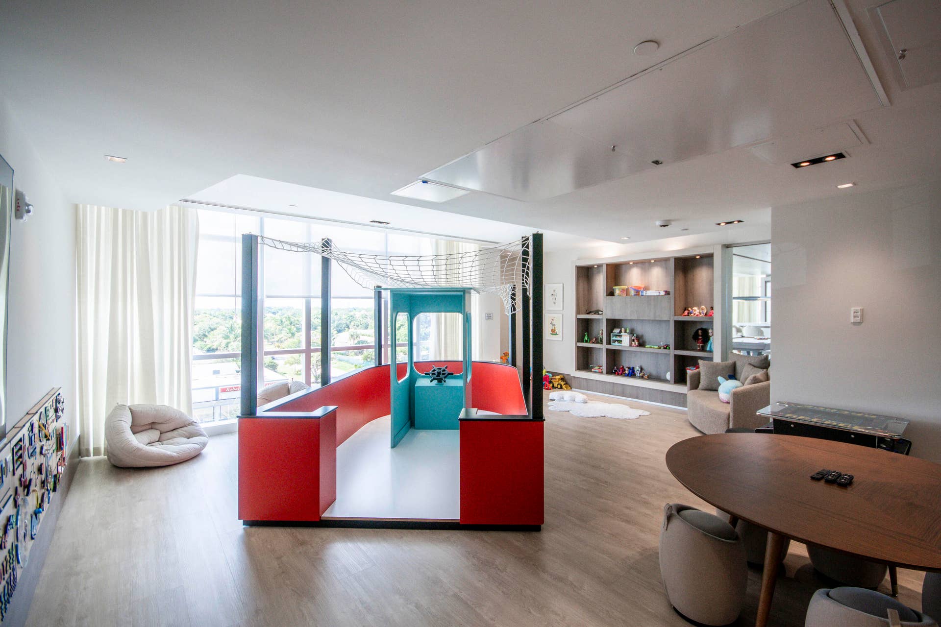 220 Lake Shore Drive, #813, West Palm Beach, FL 33403 Kids Room