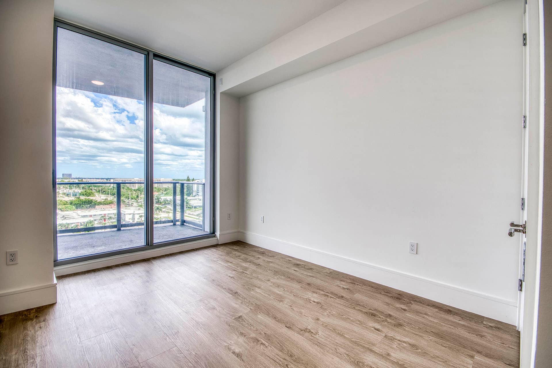 220 Lake Shore Drive, #813, West Palm Beach, FL 33403 Guest Bedroom