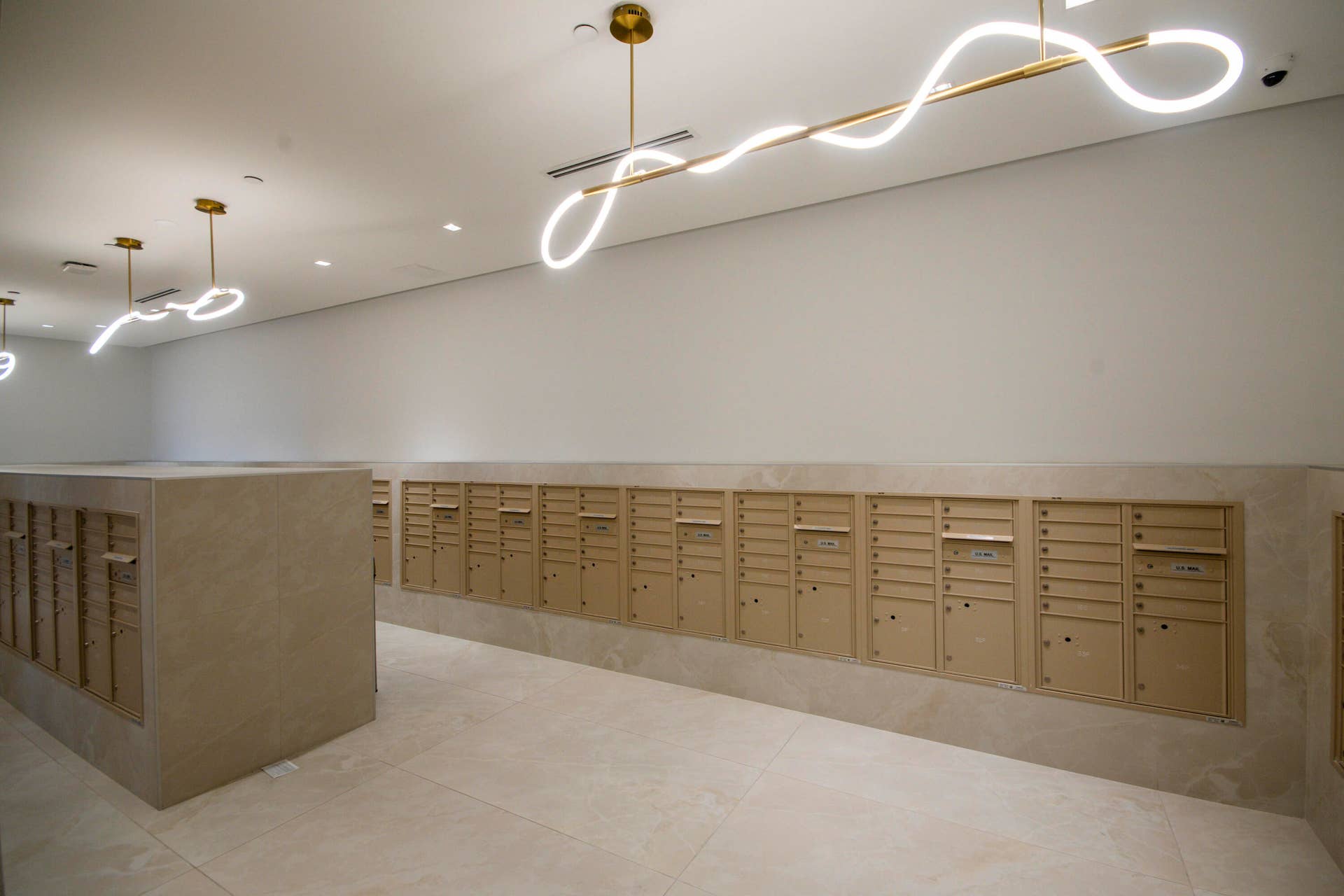 220 Lake Shore Drive, #813, West Palm Beach, FL 33403 Mail Room