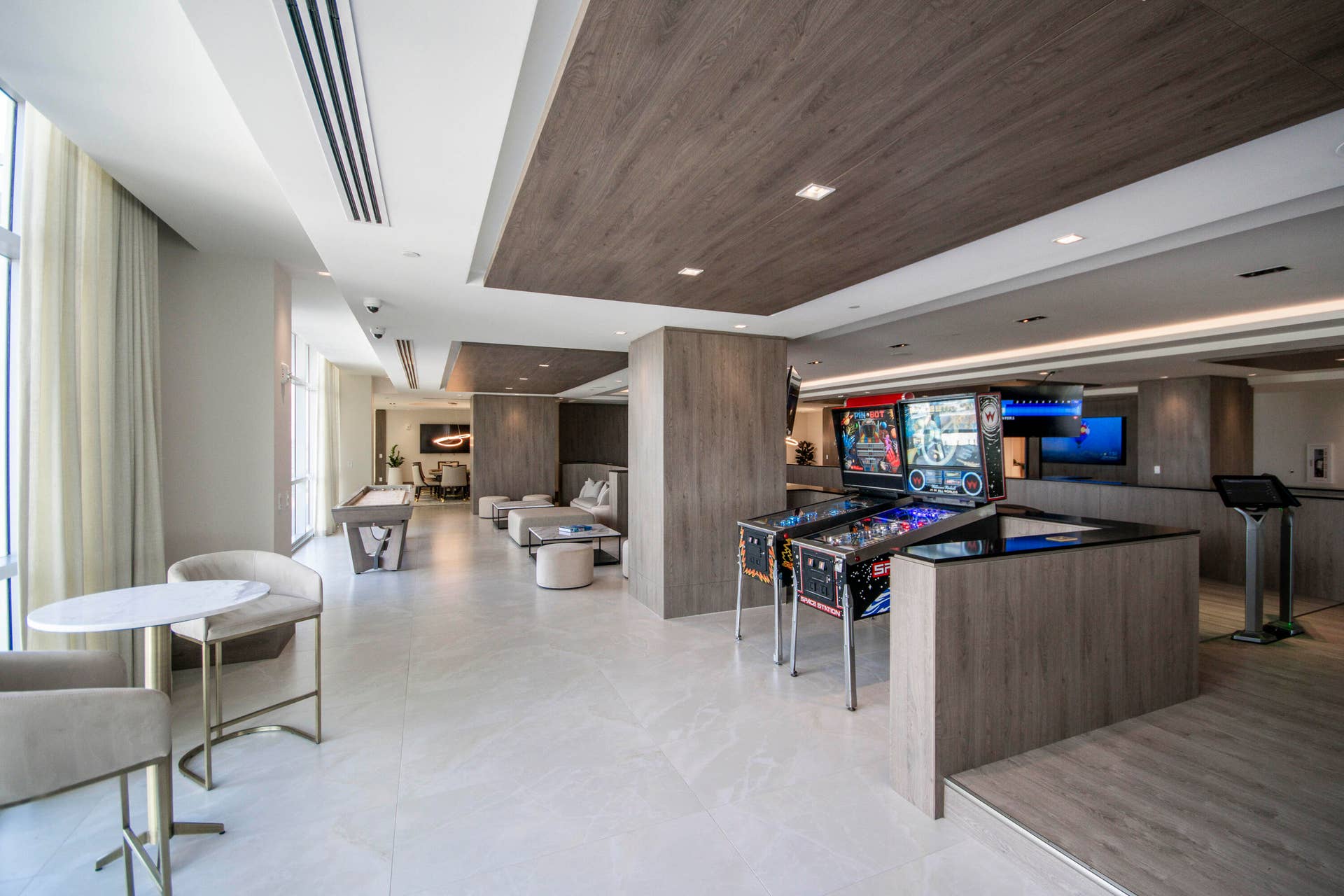 220 Lake Shore Drive, #813, West Palm Beach, FL 33403 Club Room