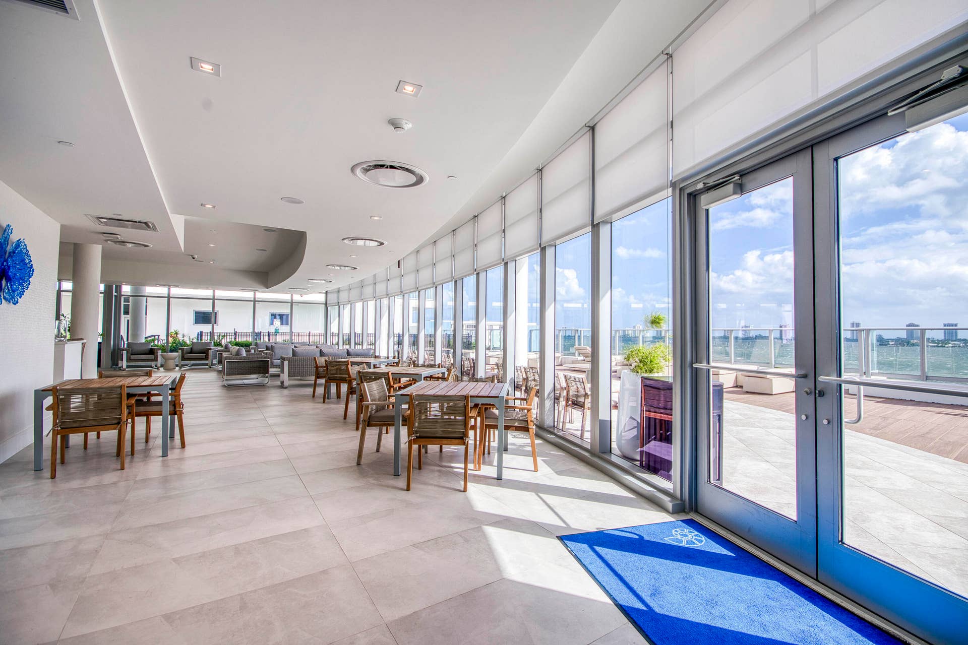 220 Lake Shore Drive, #813, West Palm Beach, FL 33403 Tropical Bar Pavilion