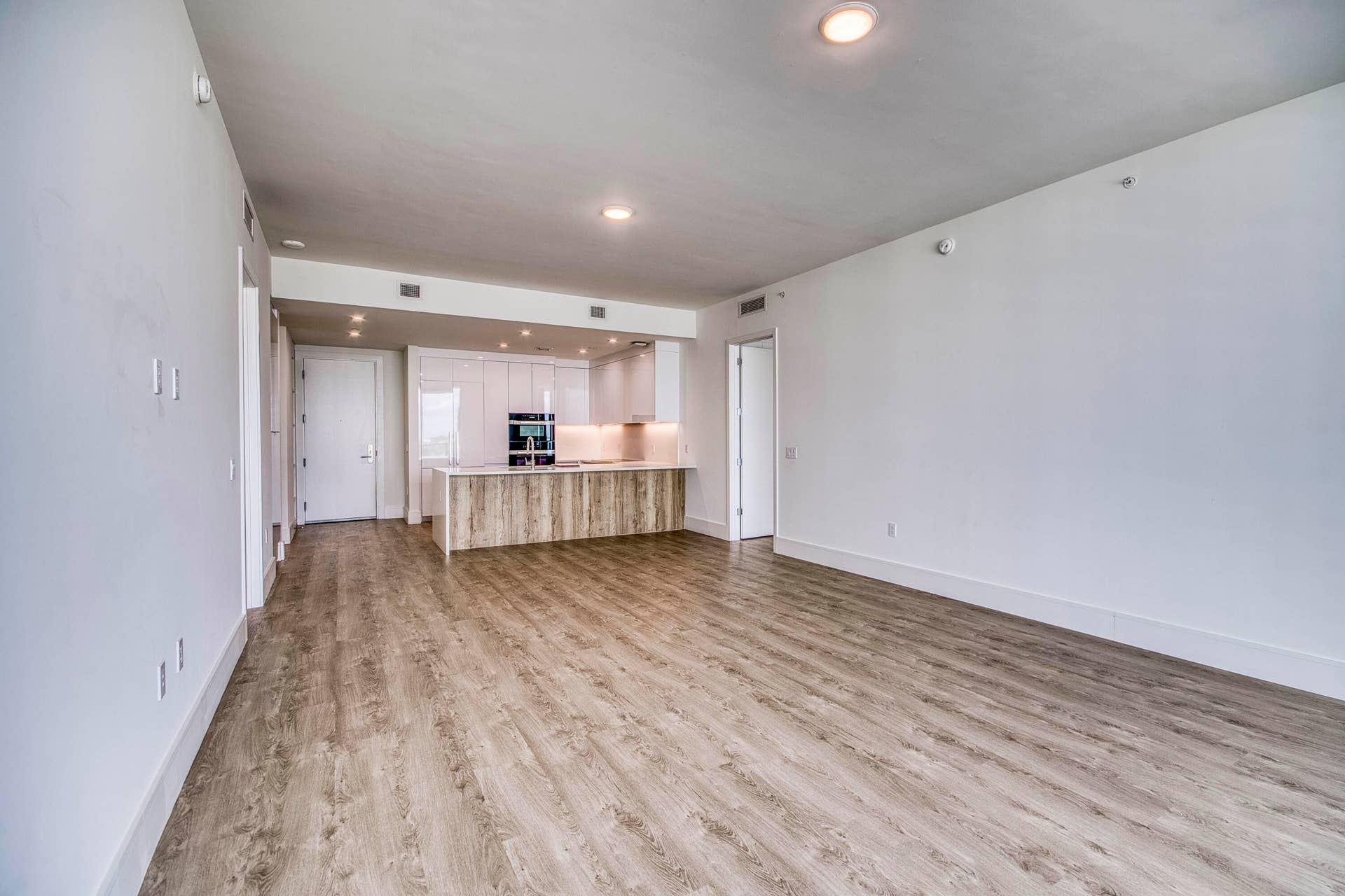 220 Lake Shore Drive, #813, West Palm Beach, FL 33403 Great Room