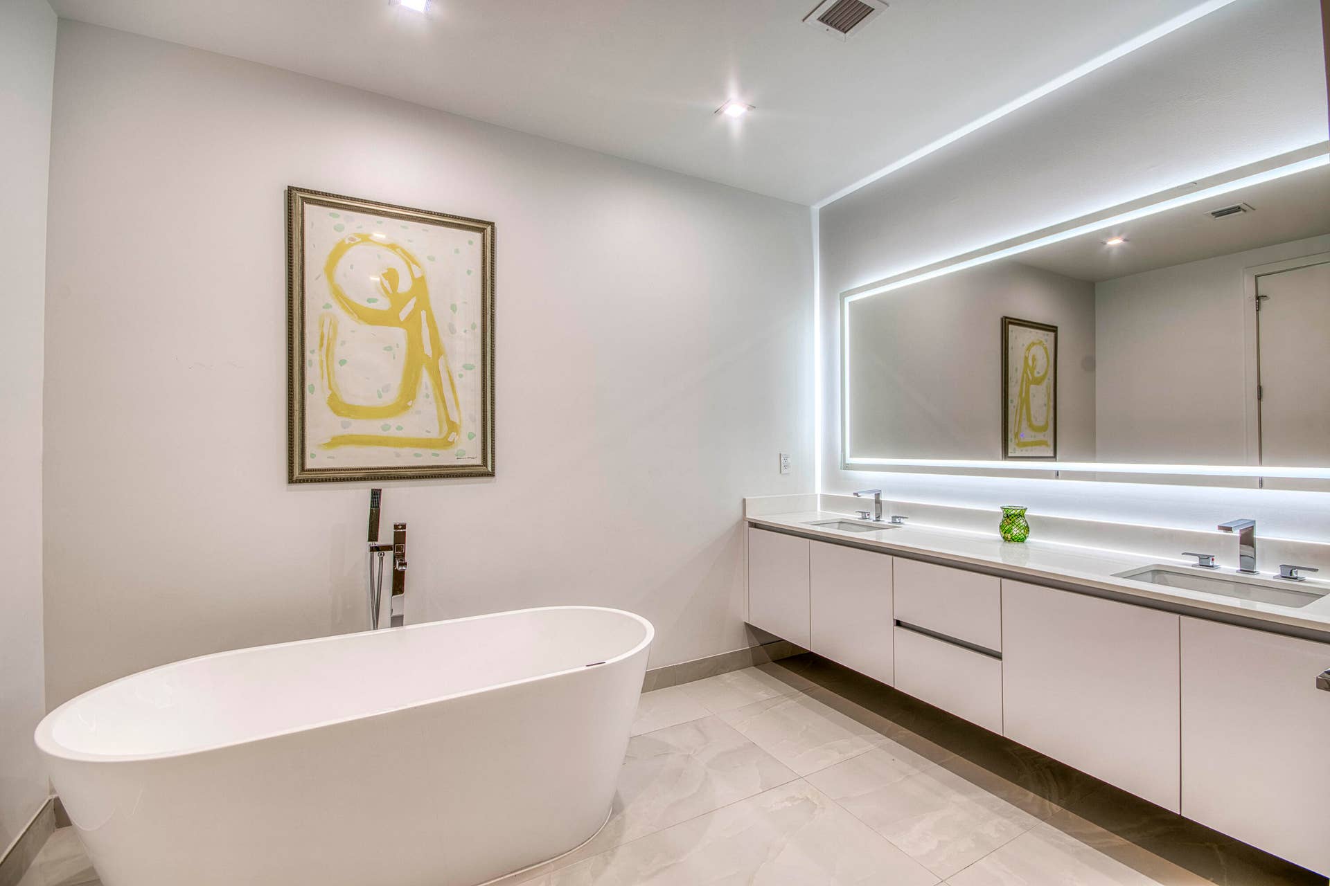 220 Lake Shore Drive, #813, West Palm Beach, FL 33403 Primary Bath