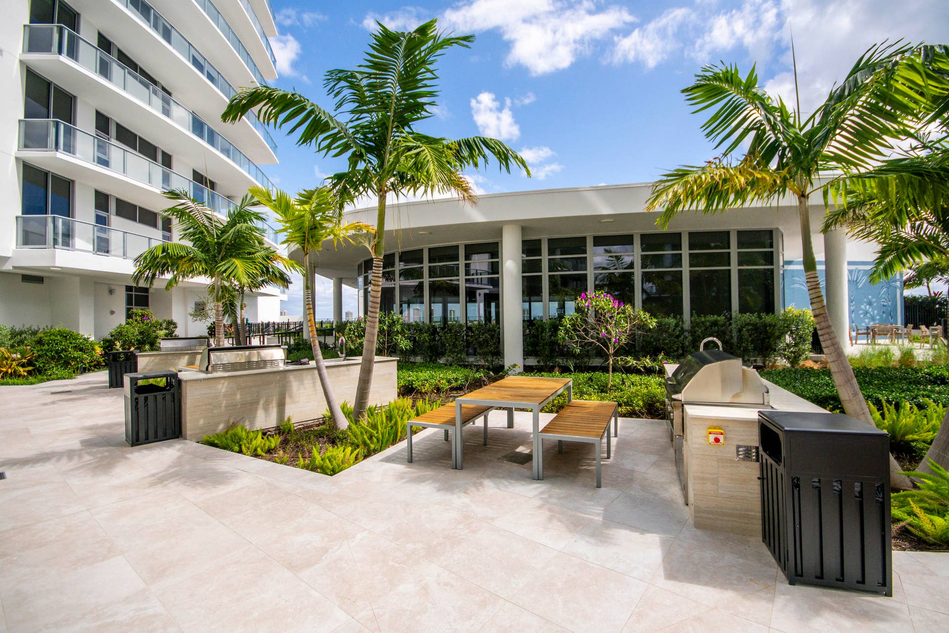 220 Lake Shore Drive, #813, West Palm Beach, FL 33403 Grill Stations