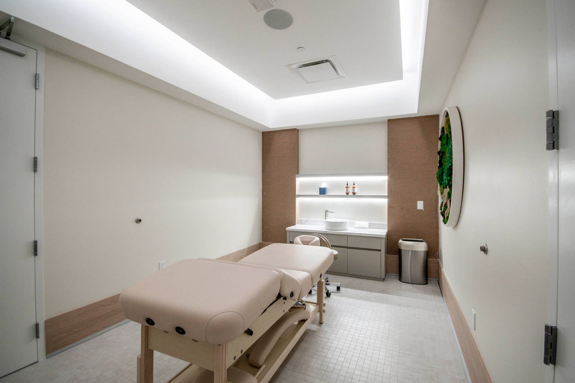 220 Lake Shore Drive, #813, West Palm Beach, FL 33403 Physiotherapy Room