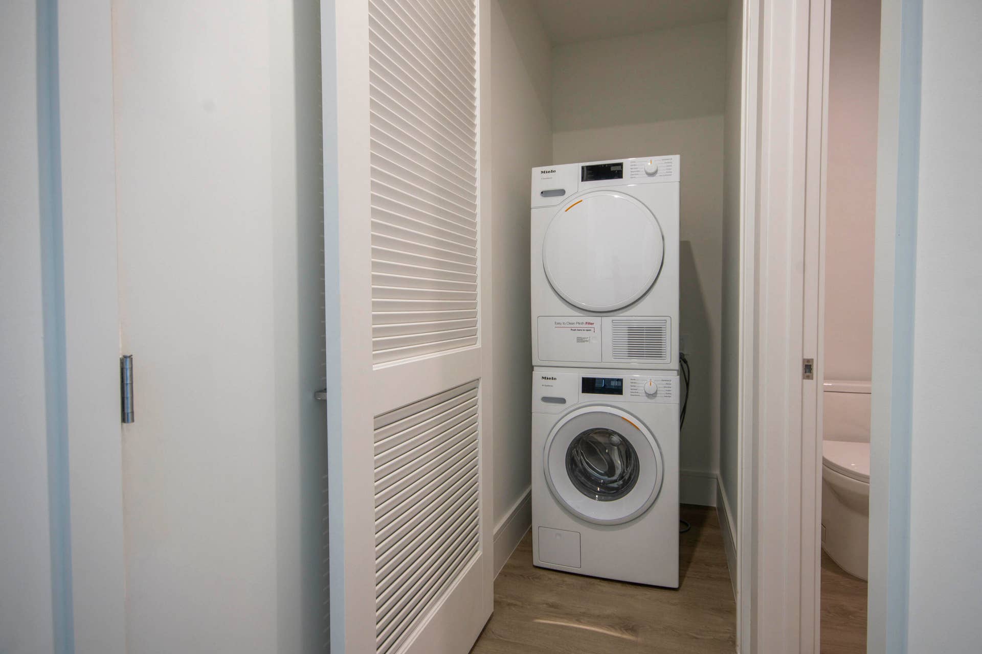 220 Lake Shore Drive, #813, West Palm Beach, FL 33403 Laundry Closet
