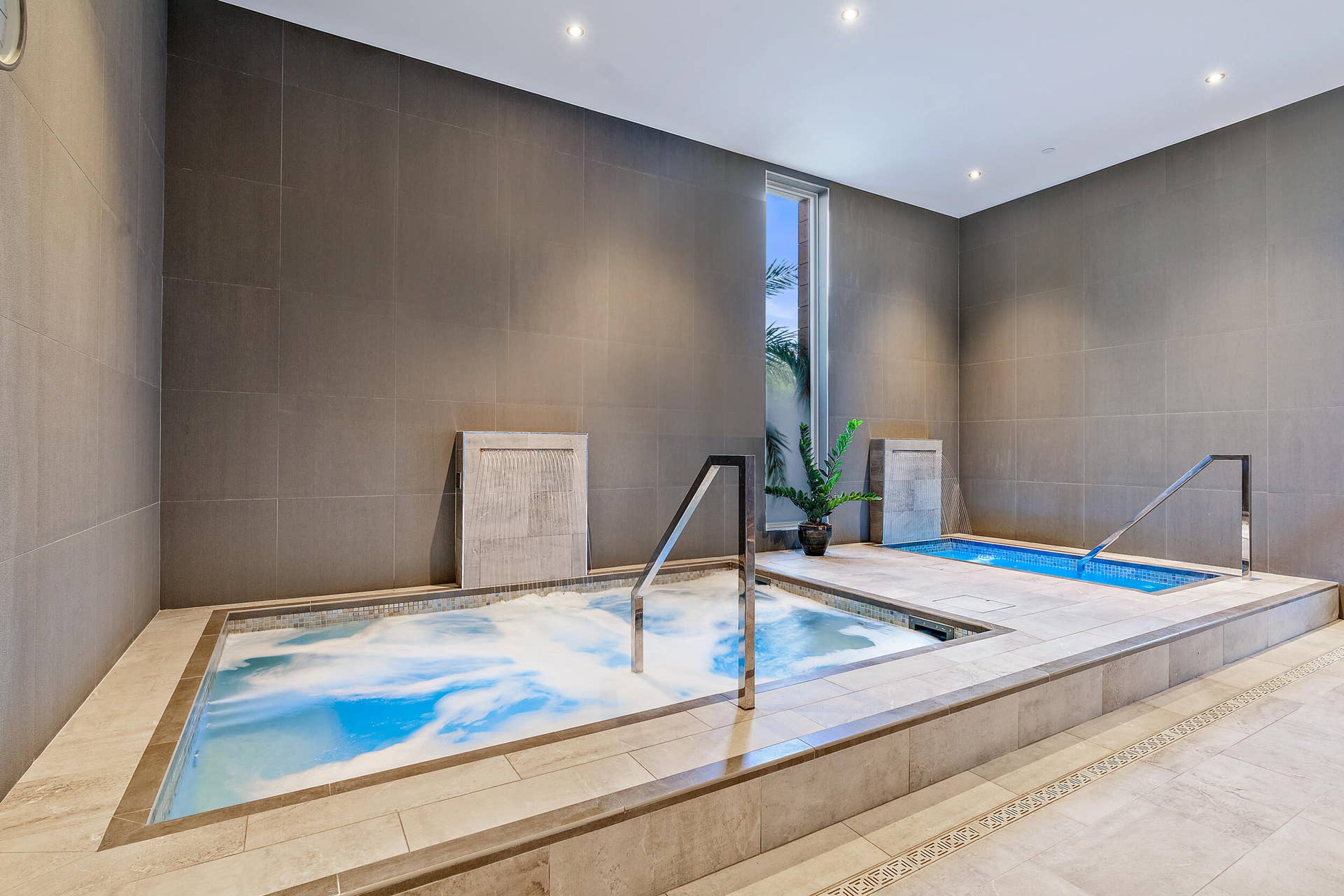 370 Eagle Drive, Jupiter, FL 33477 Club Spa