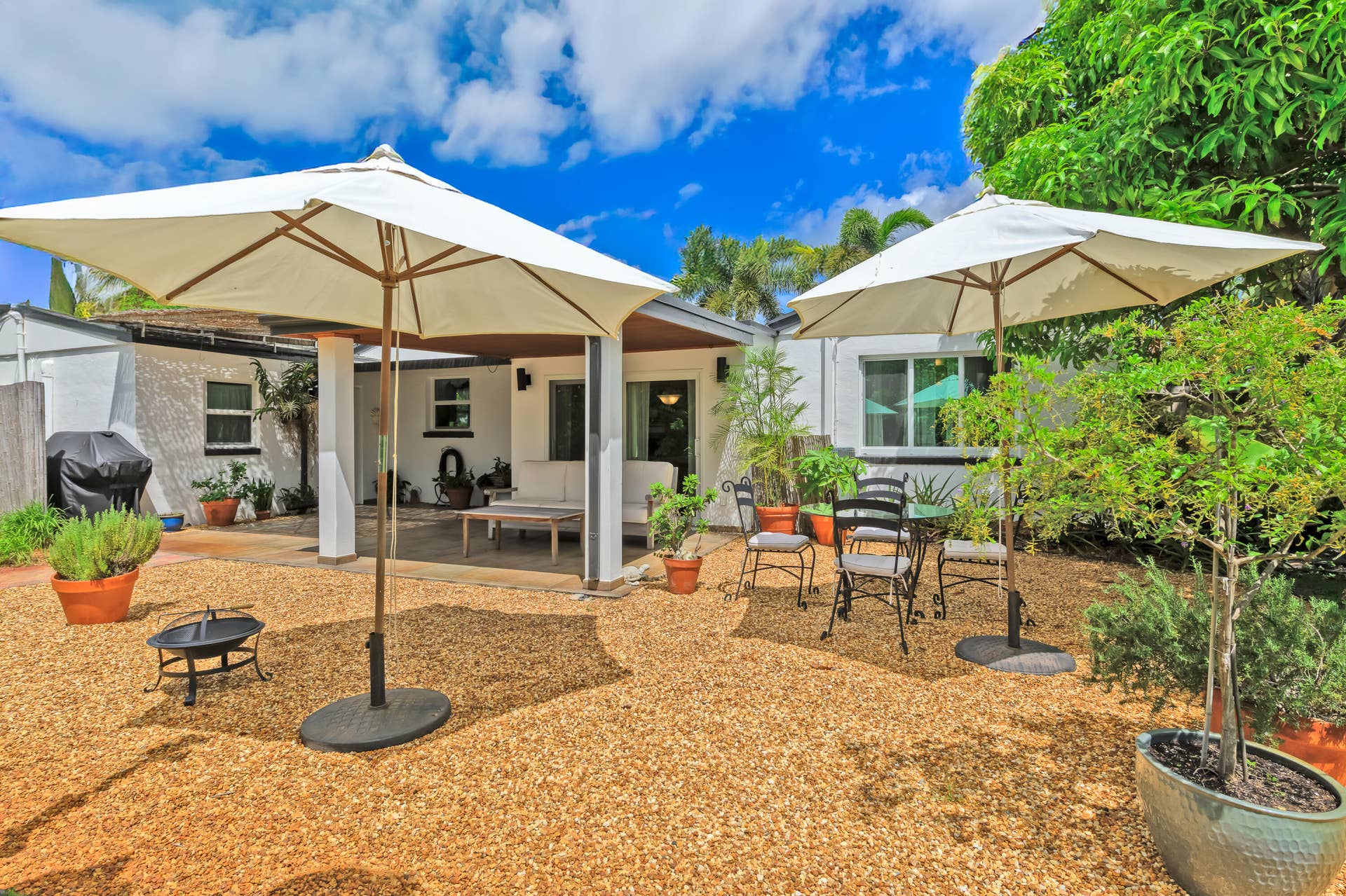 11 - Outdoor Area