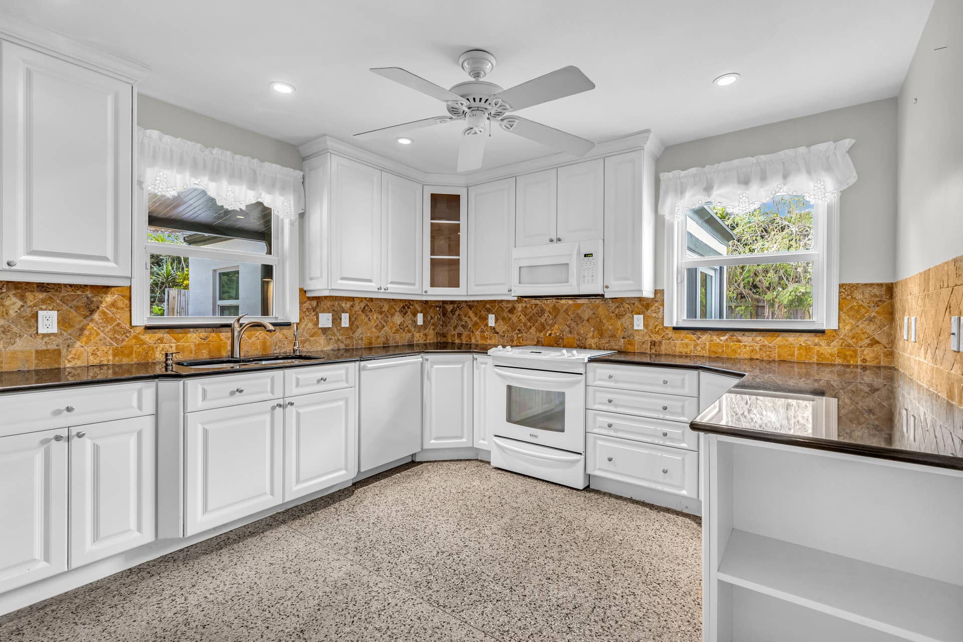 07 - Kitchen