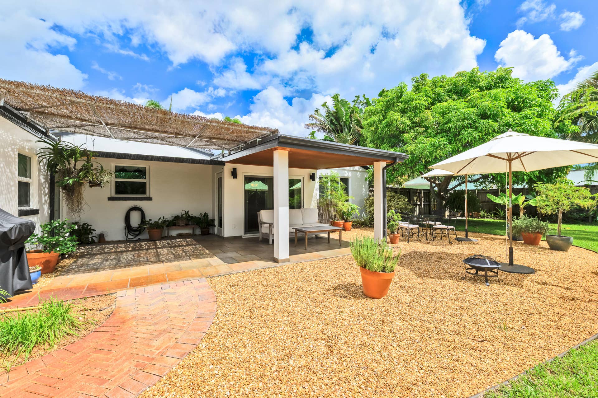 12 - Outdoor Area