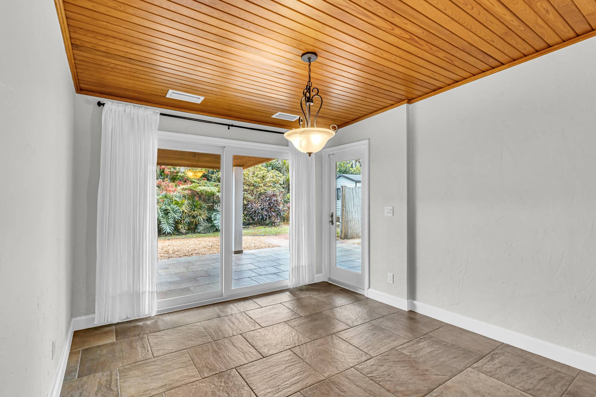 20 - Dining Room 3