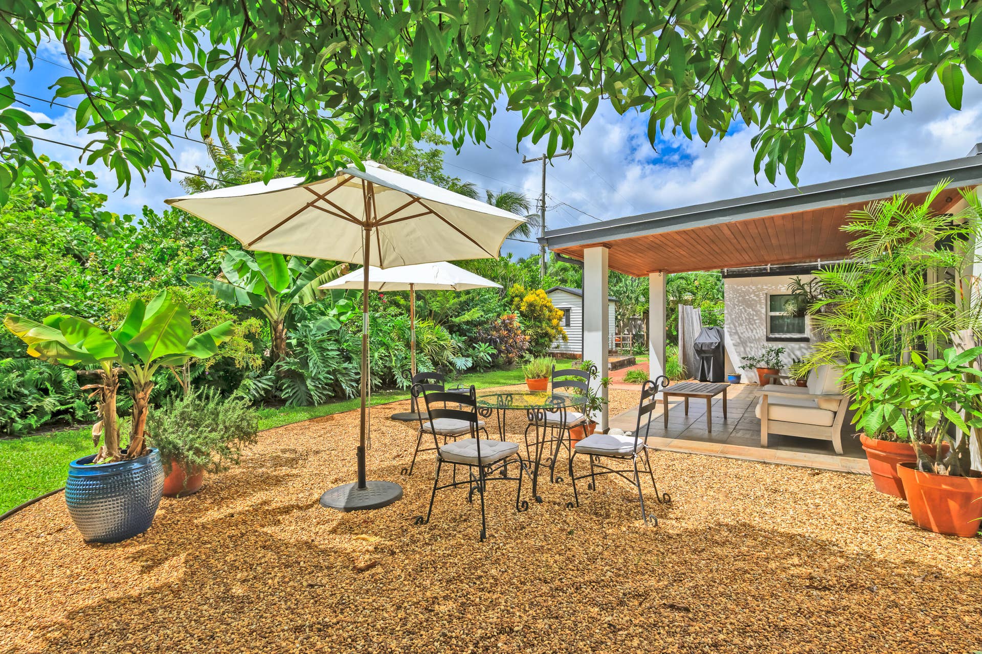 10 - Outdoor Area