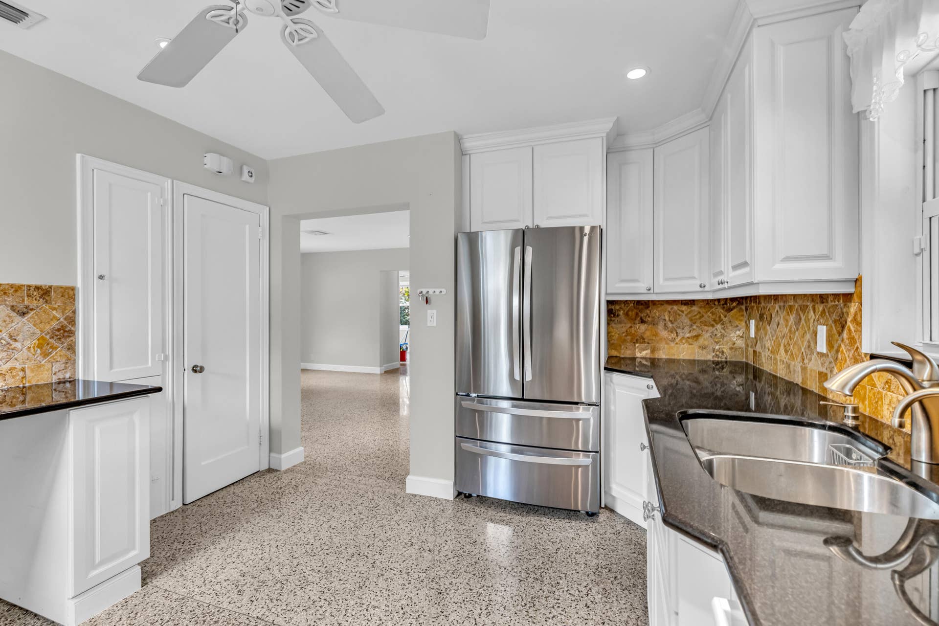 18 - Kitchen